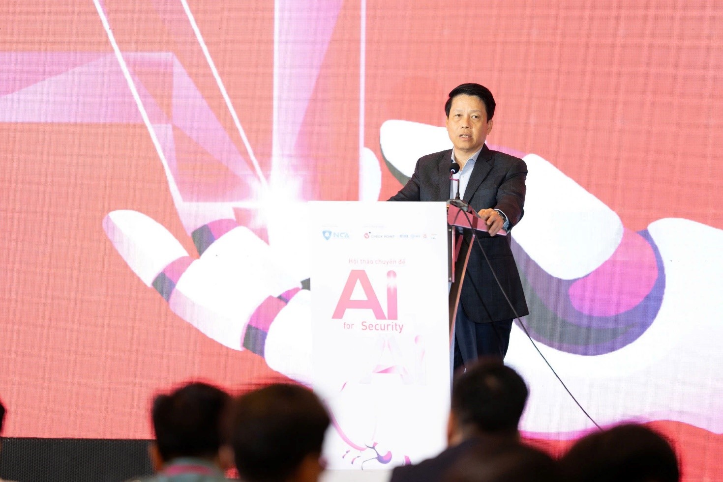 Phó Thống đốc Phạm Tiến Dũng phát biểu tại Hội thảo