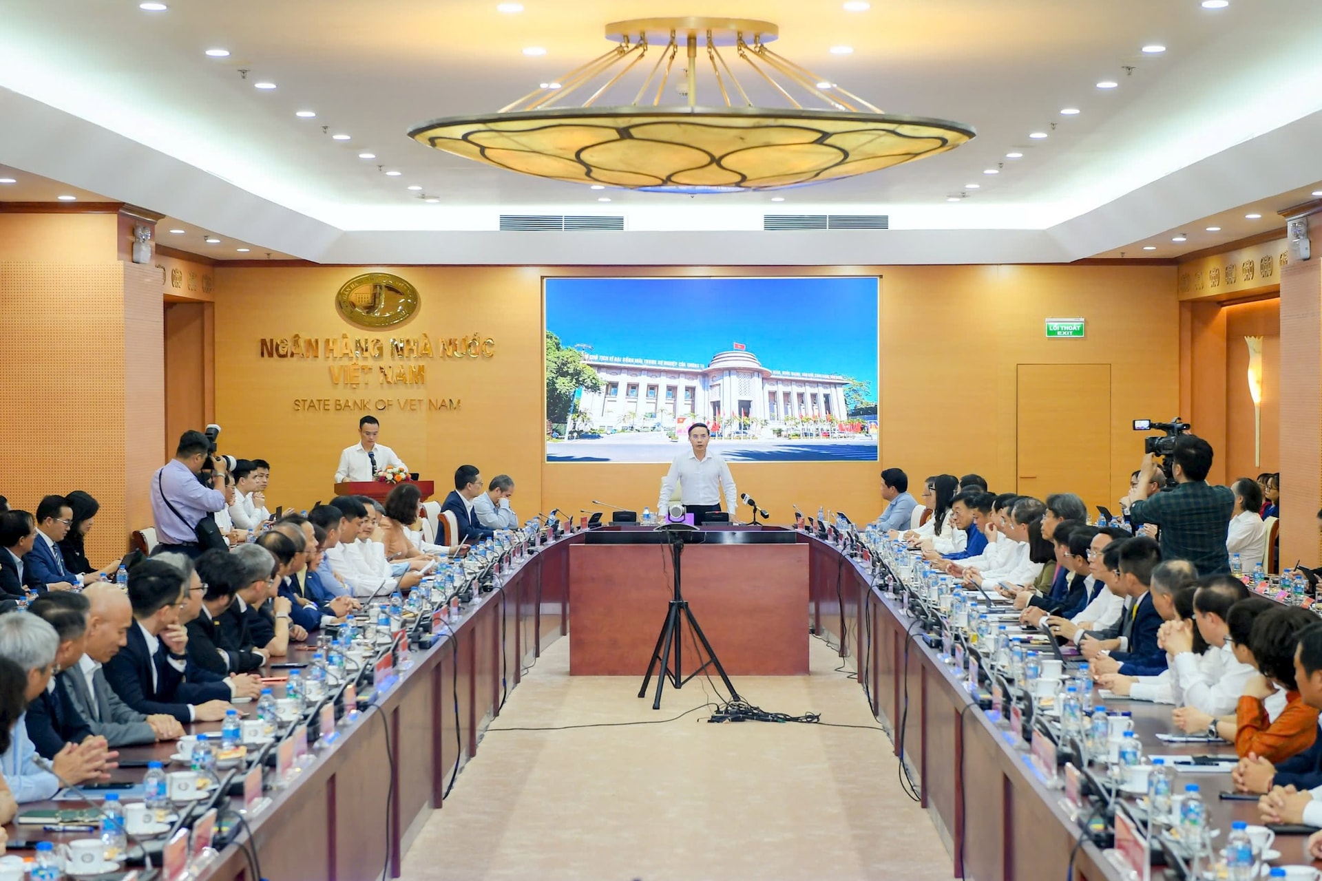 Các ngân hàng đồng thuận giảm lãi suất tiền gửi và lãi suất cho vay