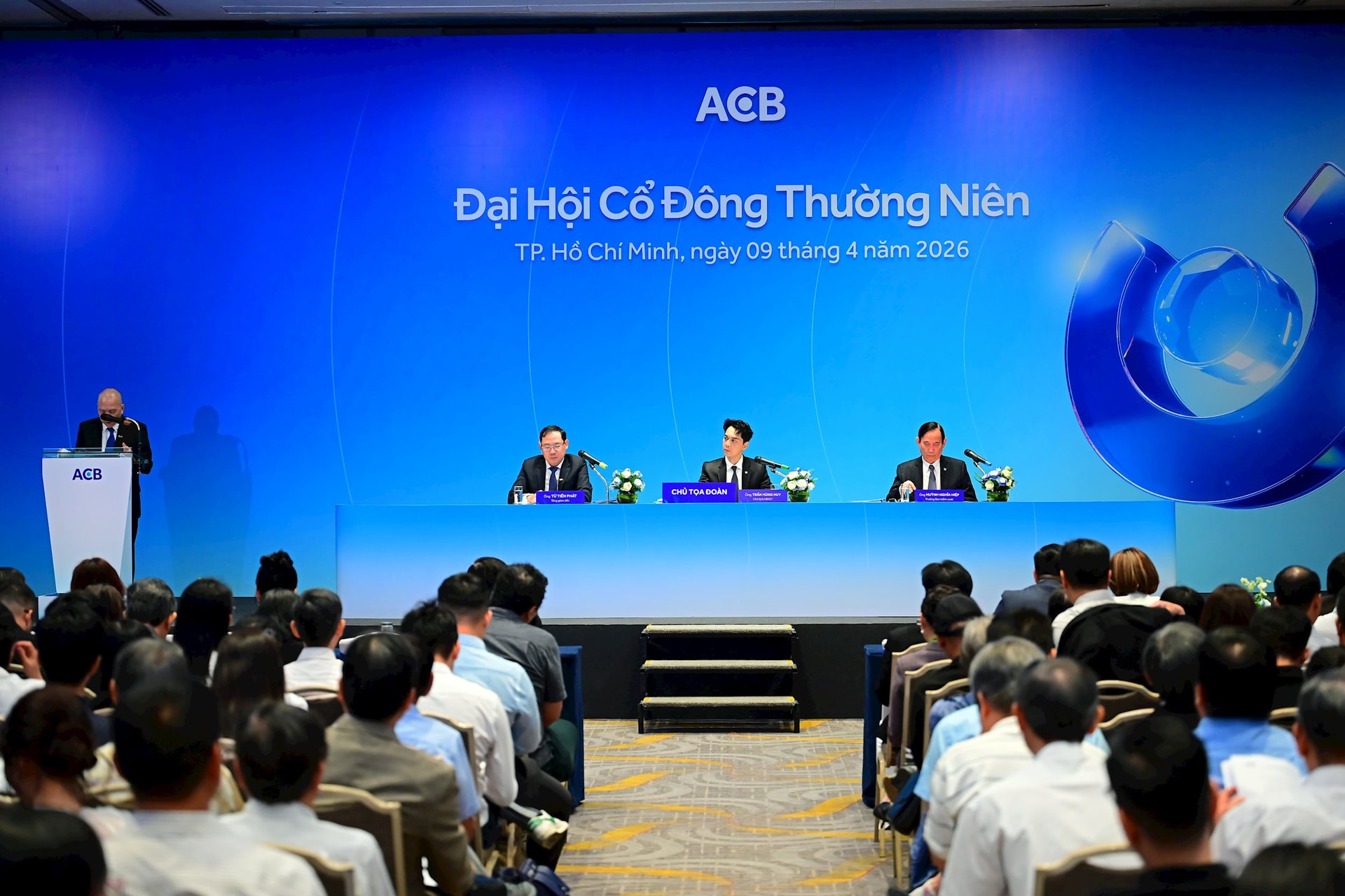 Ban chủ toạ điều hành Đại hội