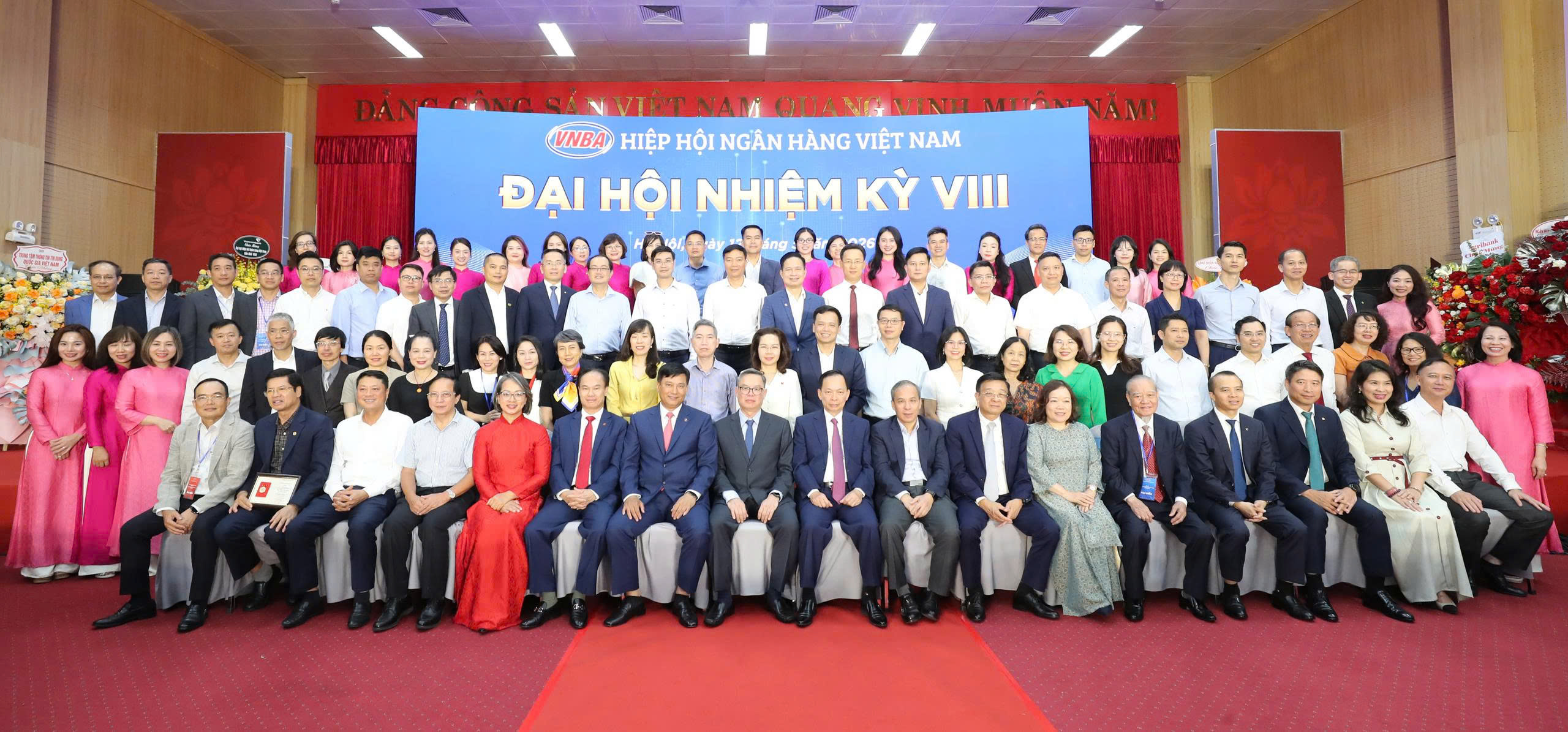Các đại biểu tham dự Đại hội chụp ảnh lưu niệm