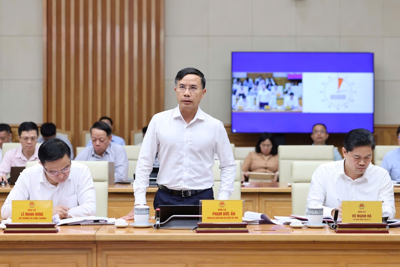 Thống đốc Phạm Đức Ấn phát biểu tại phiên họp
