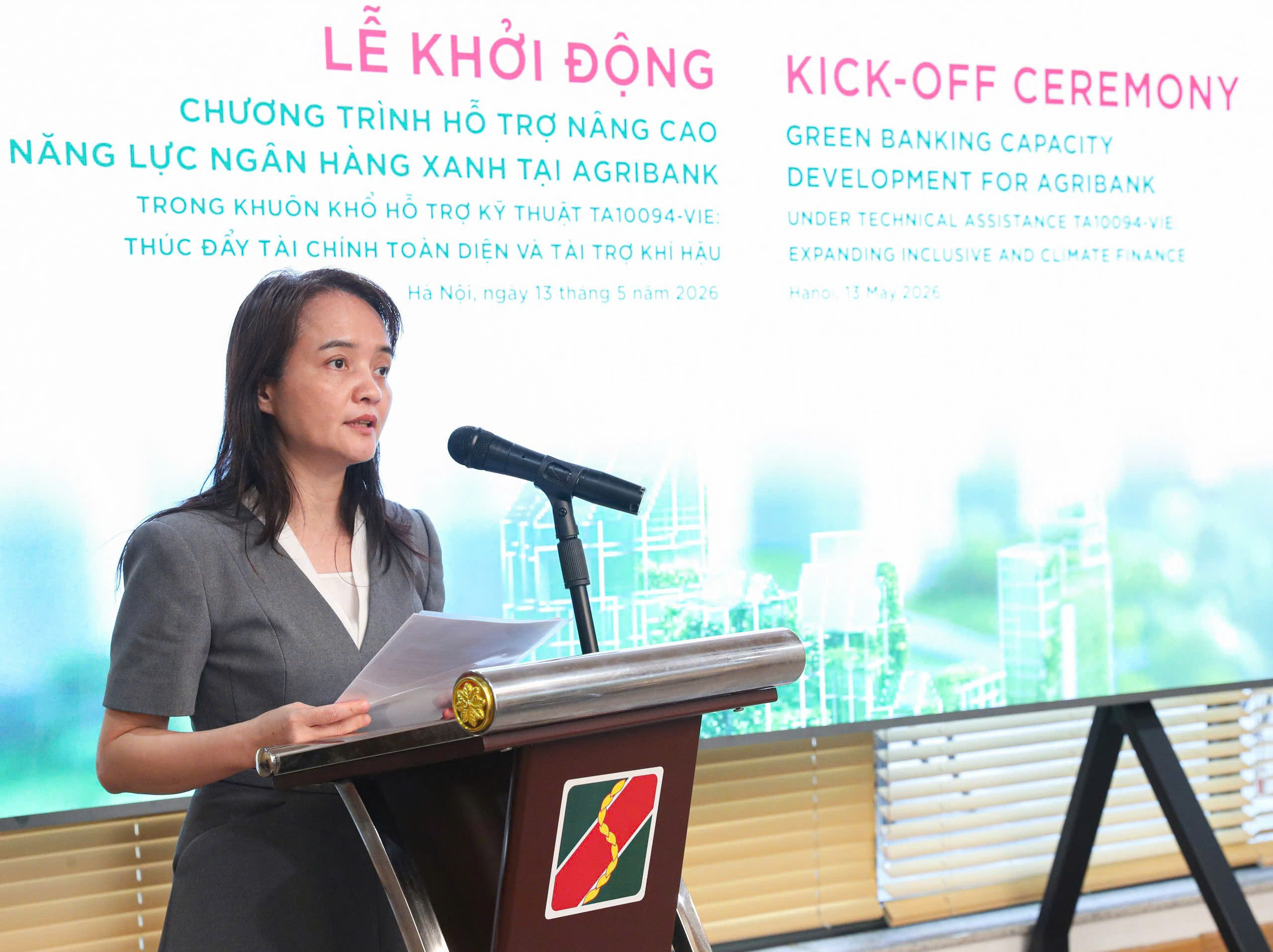 Bà Đinh Hồng Hạnh - Phó Tổng Giám đốc PwC Việt Nam chia sẻ một số thông tin về Chương trình