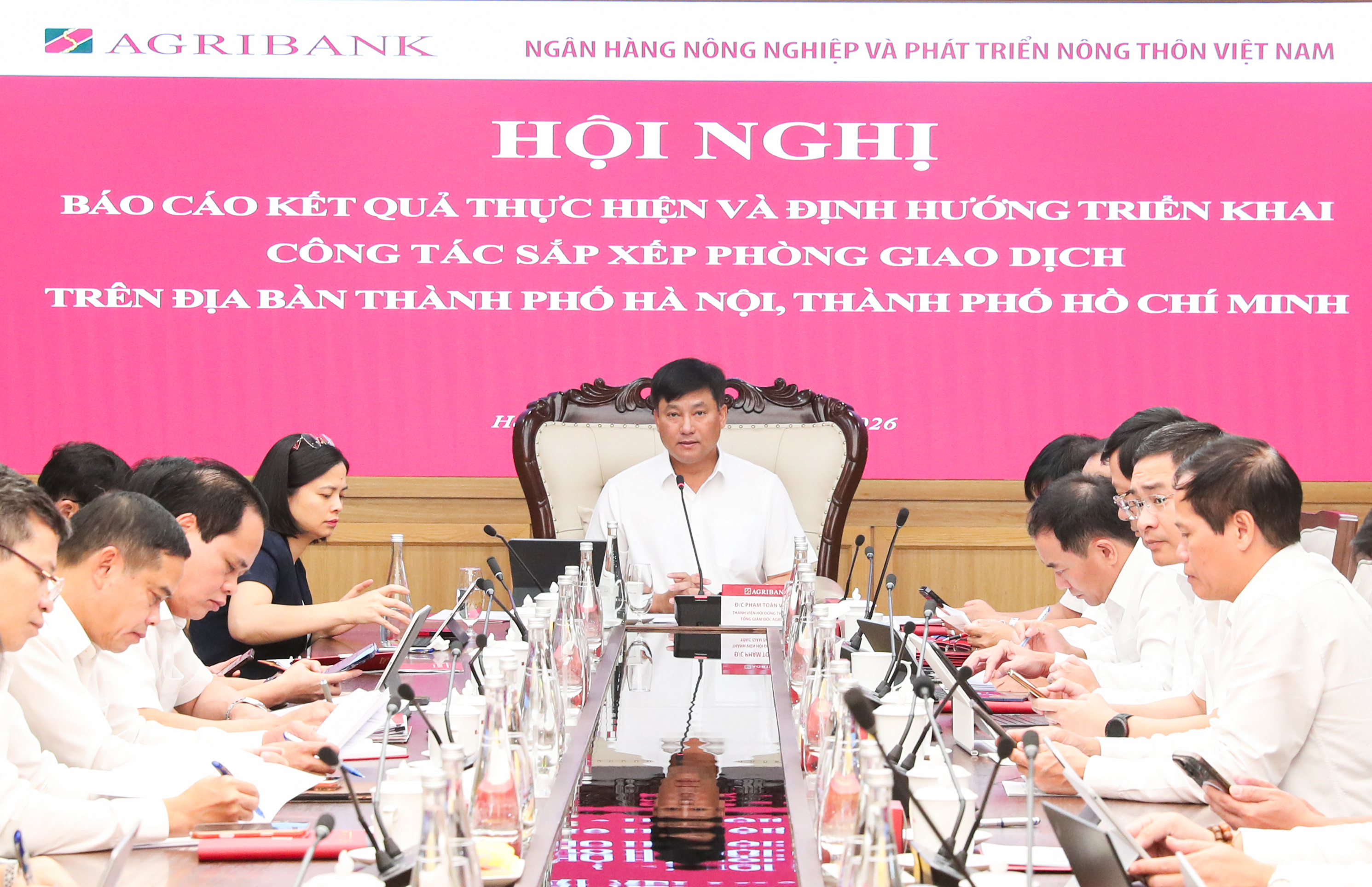 Đồng chí Phạm Toàn Vượng - Phó Bí thư Đảng ủy, Thành viên HĐTV, Tổng Giám đốc chủ trì Hội nghị