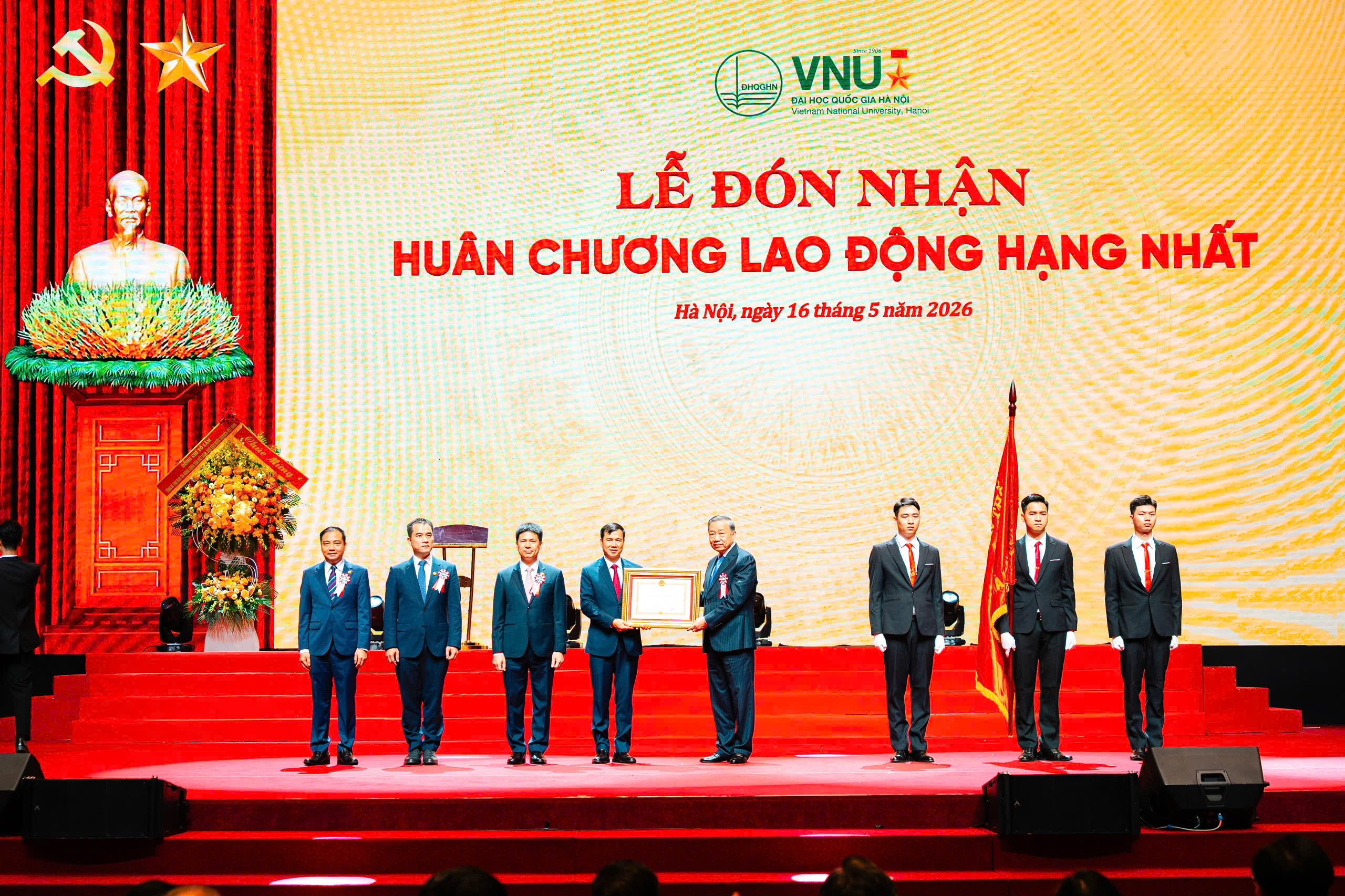 Tổng Bí thư, Chủ tịch nước Tô Lâm trao Huân chương Lao động hạng Nhất tặng Đại học Quốc gia Hà Nội