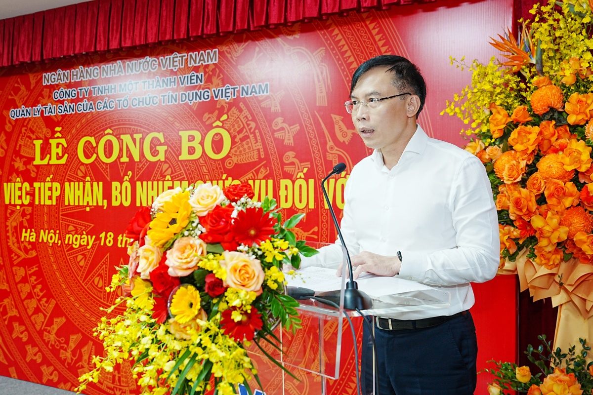 Ông Lê Việt Hùng, Phó Vụ trưởng, Vụ Tổ chức cán bộ NHNN công bố Quyết định bổ nhiệm nhân sự VAMC