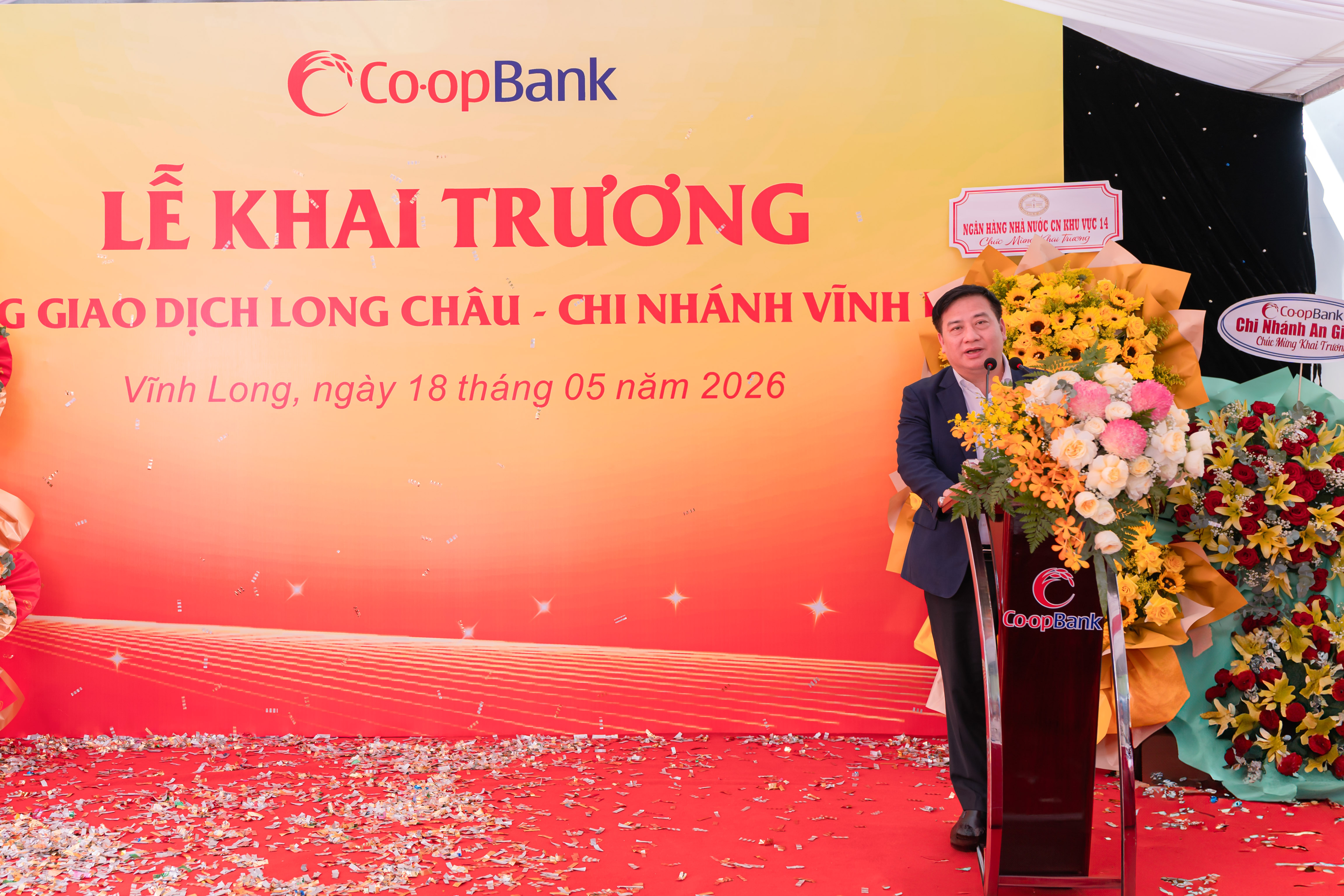 Ông Nguyễn Thạc Tâm - Phó Tổng Giám đốc Co-opBank phát biểu tại Lễ khai trương PGD Long Châu - Co-opBank chi nhánh Vĩnh Long