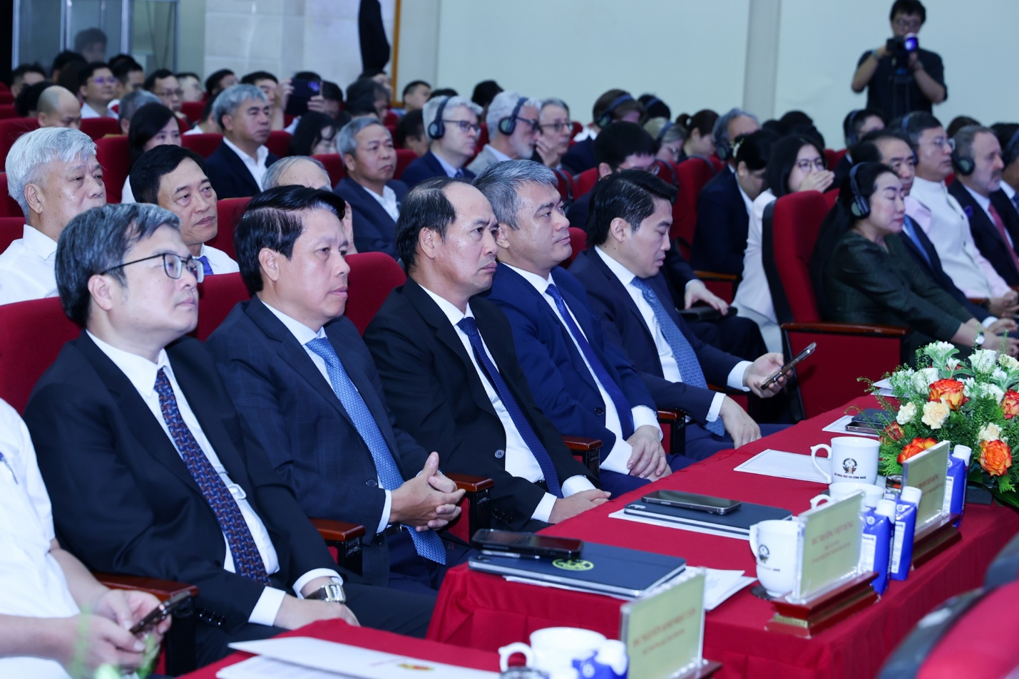 Phó Thống đốc Phạm Tiến Dũng cùng các đại biểu tham dự Hội nghị