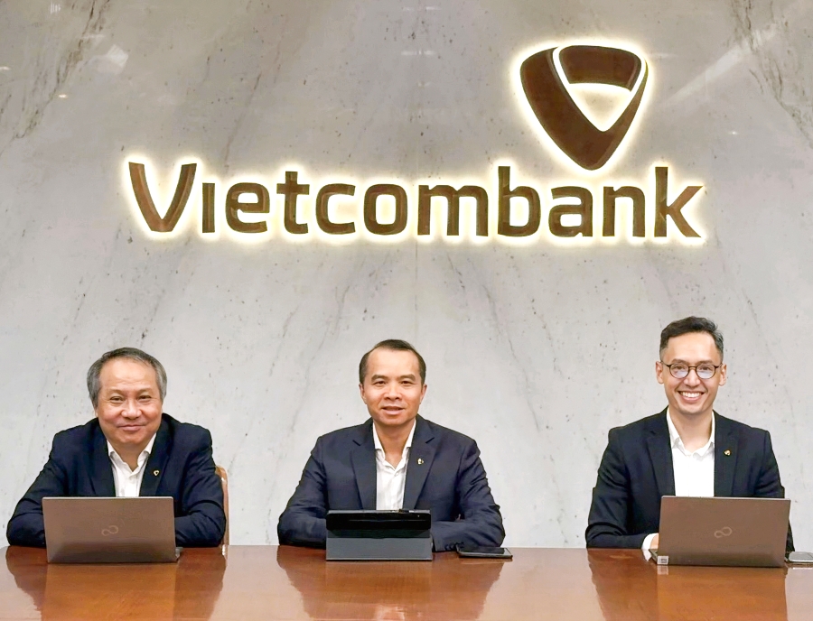 Đại diện Vietcombank trao đổi trực tuyến với các nhà đầu tư về kết quả kinh doanh quý I năm 2026