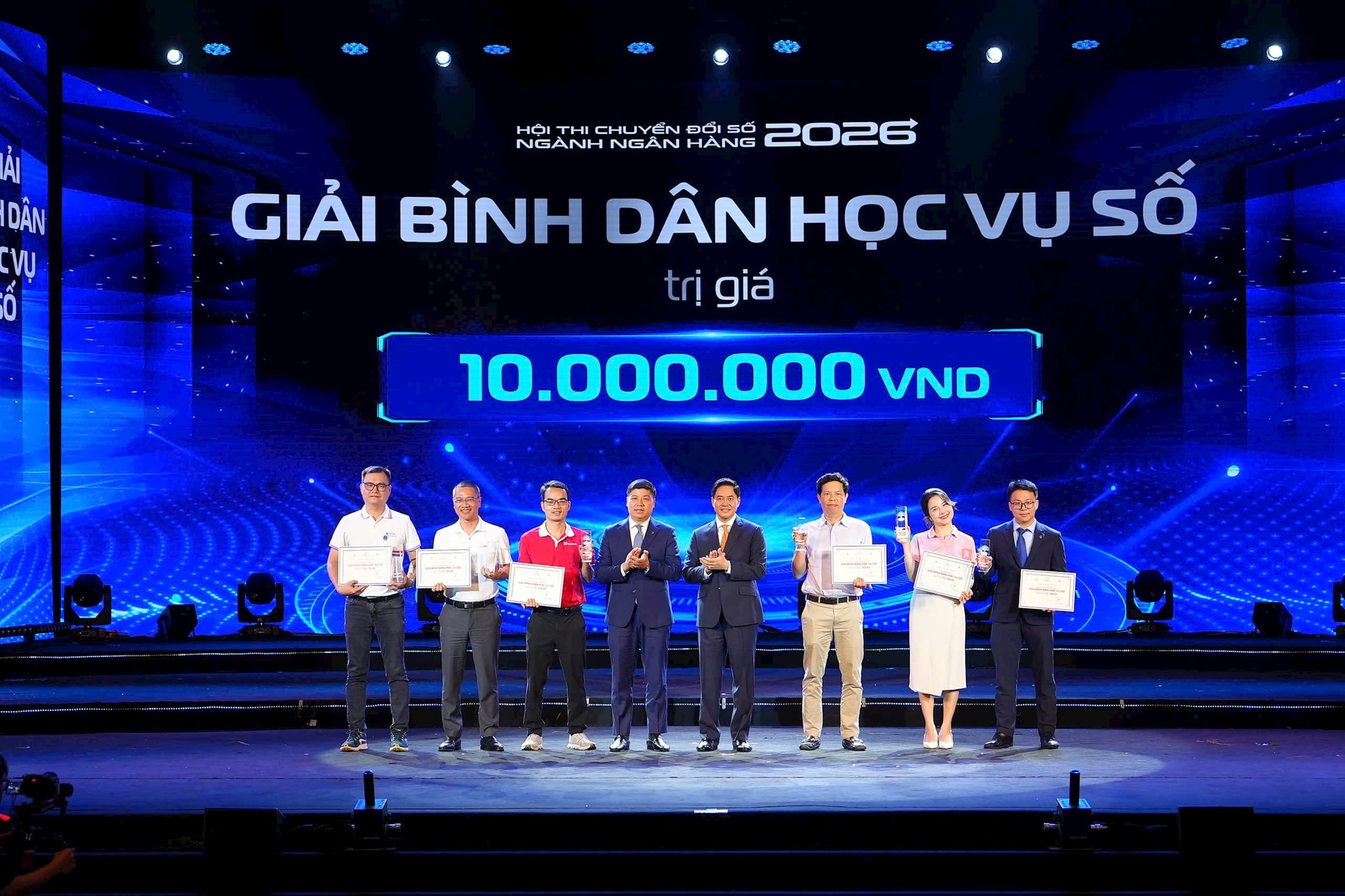 6 giải Bình dân học vụ số gồm: Ngân hàng TMCP Đông Nam Á (SeABank); Ngân hàng TMCP Quốc Dân (NCB); Nhà máy In tiền Quốc gia; Ngân hàng TNHH MTV CIMB Việt Nam; Ngân hàng TMCP Quân đội (MB); Ngân hàng Hợp tác xã Việt Nam (CoopBank).