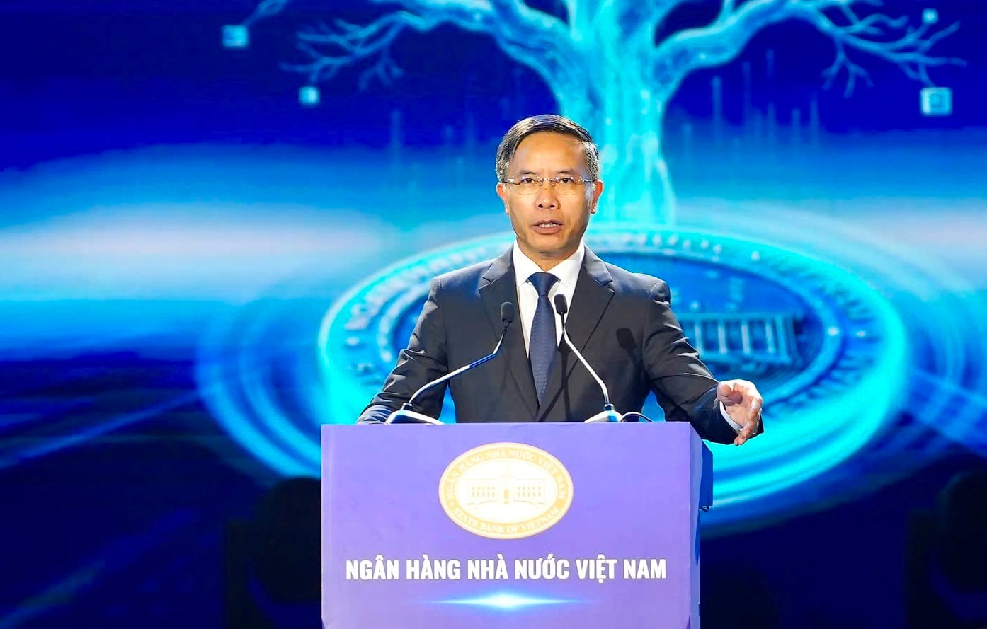 Uỷ viên BCH Trung ương Đảng, Thống đốc Ngân hàng Nhà nước Việt Nam Phạm Đức Ấn phát biểu chỉ đạo tại lễ bế mạc và trao giải Hội thi