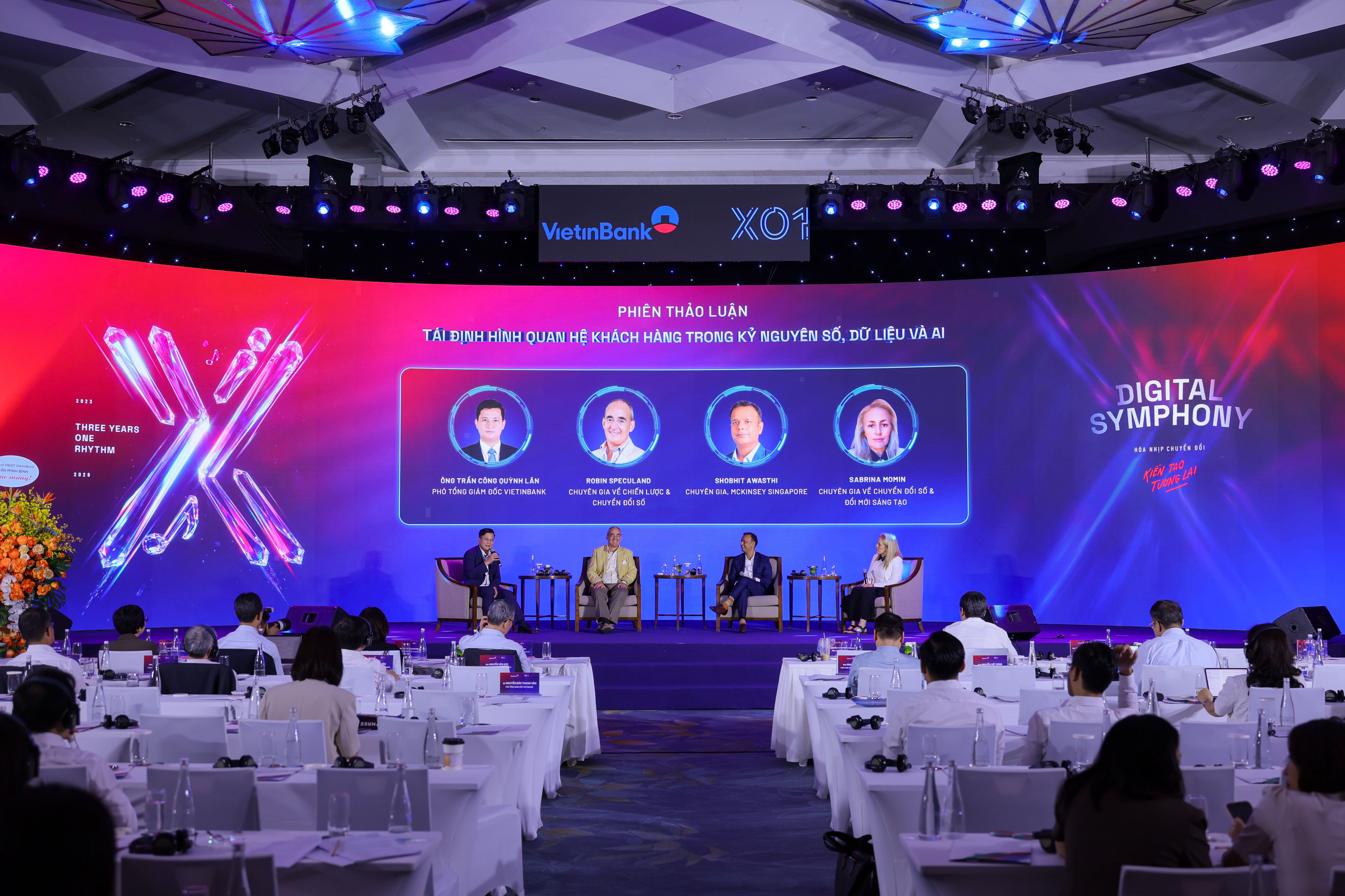 Phiên thảo luận panel “Tái định hình quan hệ KH trong kỷ nguyên số, dữ liệu và AI”