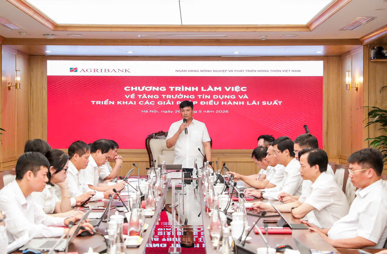 Phó Bí thư Đảng ủy, Thành viên HĐTV, Tổng Giám đốc Agribank Phạm Toàn Vượng phát biểu chỉ đạo tại chương trình