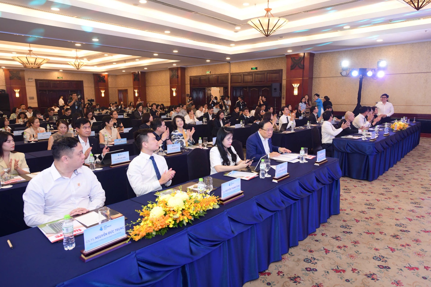 Họp báo công bố chương trình Ngày tài chính số năm 2026