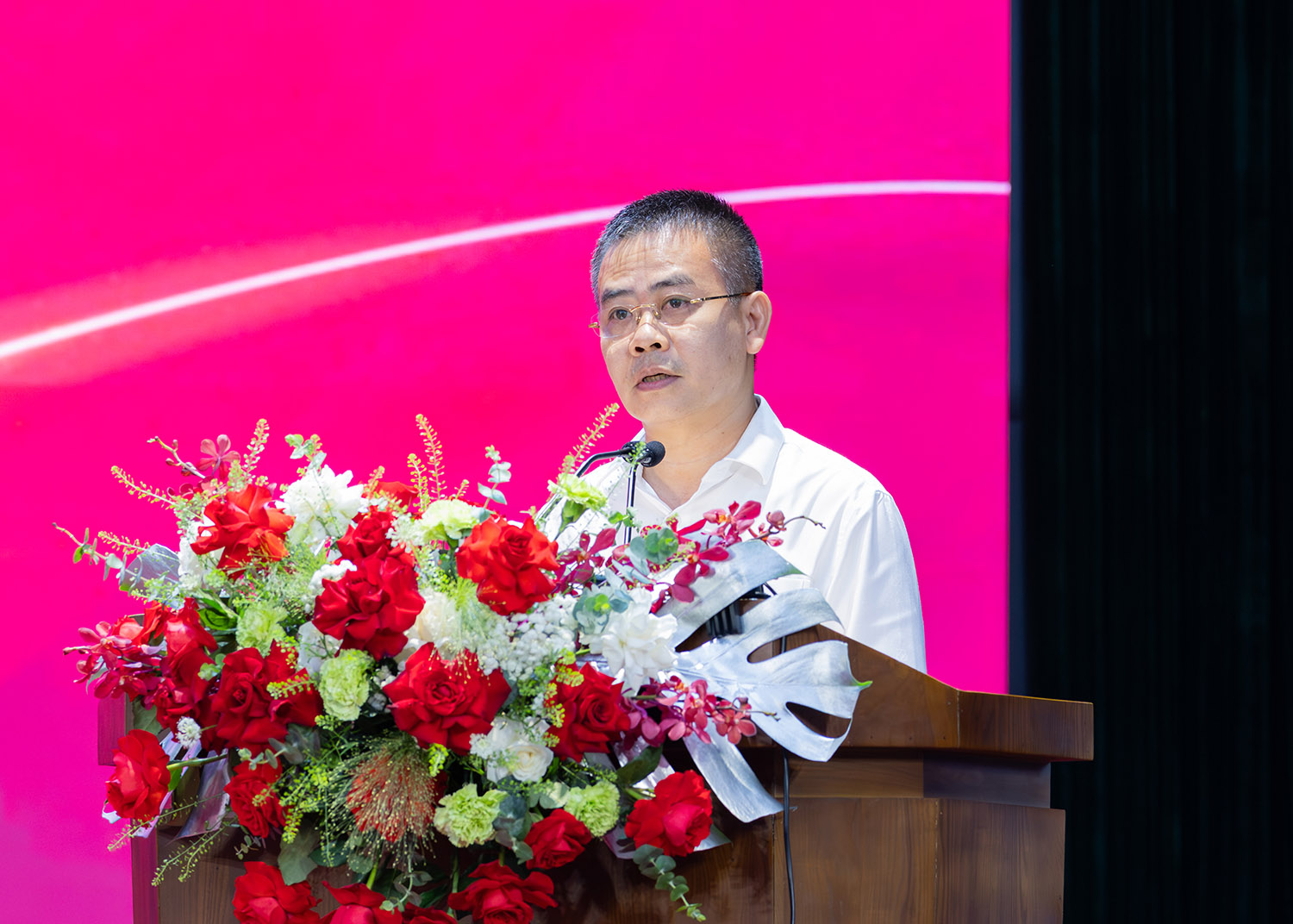 Đồng chí Vương Hoàng Minh - đại diện Ủy ban Nhân sự phát biểu tại Hội nghị