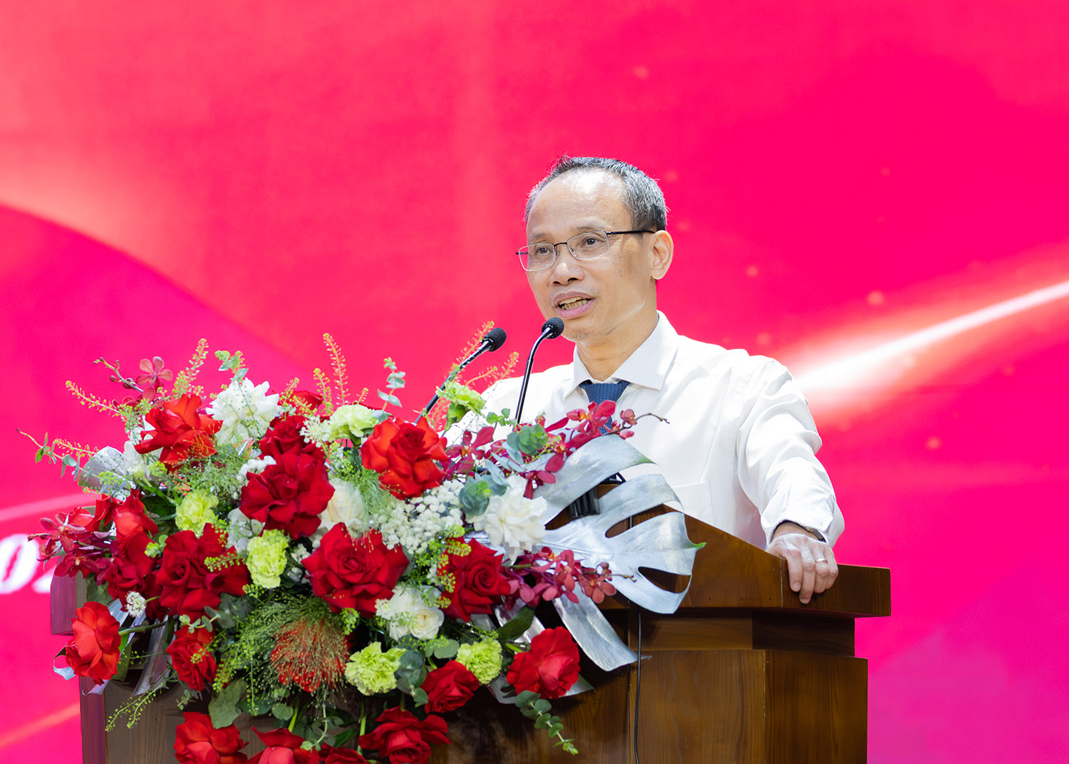 Tiến sĩ Cấn Văn Lực - Chuyên gia Kinh tế trưởng BIDV, Thành viên Hội đồng Tư vấn Chính sách Tài chính và Tiền tệ Quốc gia trình bày bài tham luận