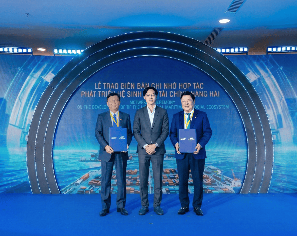 Lãnh đạo cấp cao của hai bên thực hiện nghi thức trao MOU