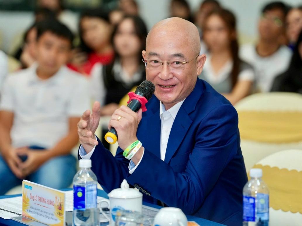 Đại diện FE CREDIT chia sẻ tại Hội thảo "Khơi thông sức mua, kích cầu tiêu dùng". Ảnh: Báo Thanh Niên