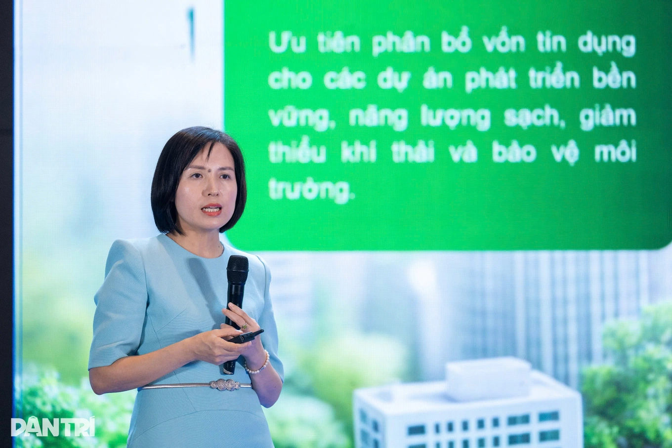 Bà Vũ Thị Mùi chia sẻ chiều 27/5 (Ảnh: Mạnh Quân).