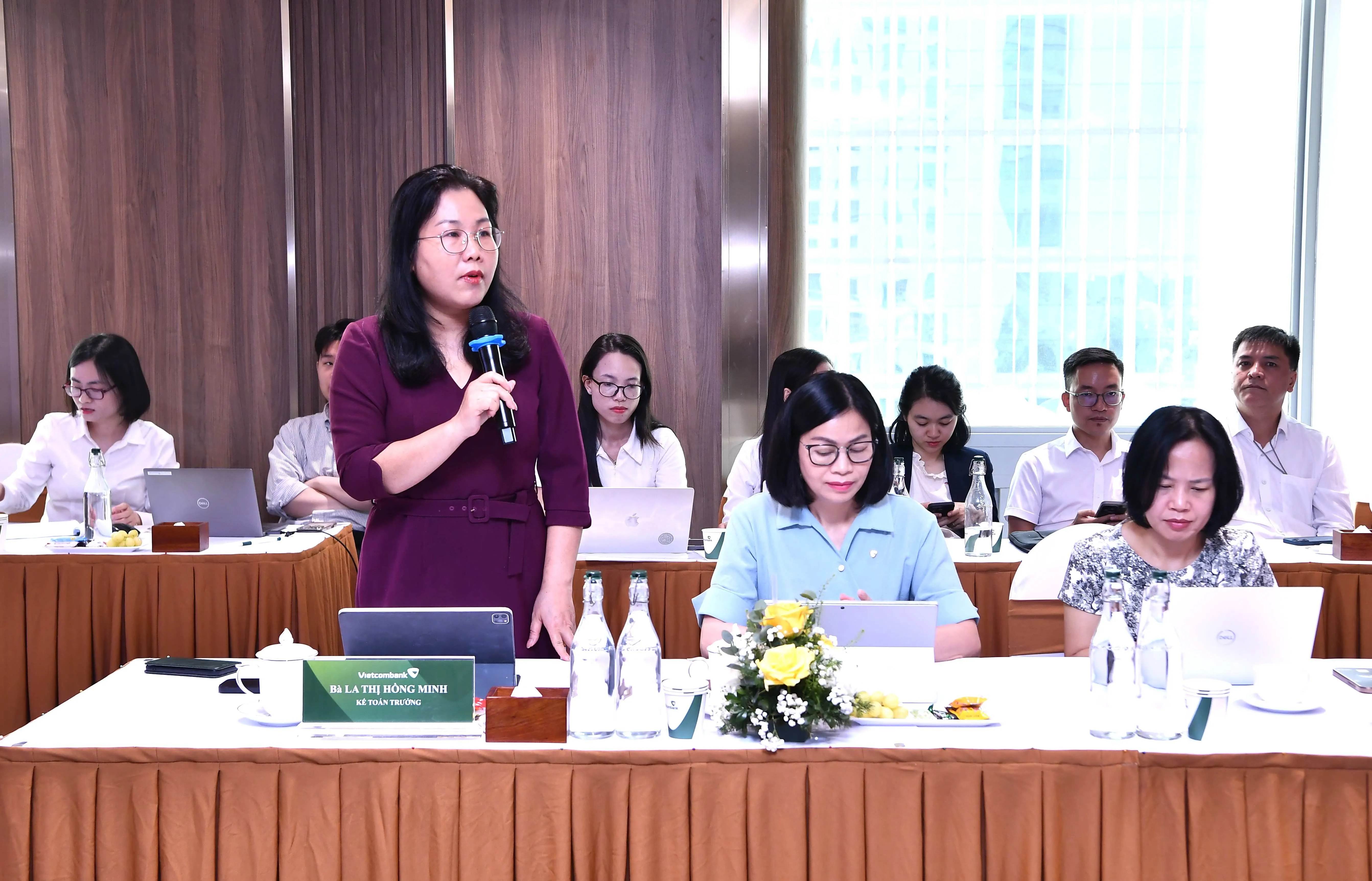 Bà La Thị Hồng Minh - Kế toán trưởng Vietcombank phát biểu khai mạc buổi Lễ