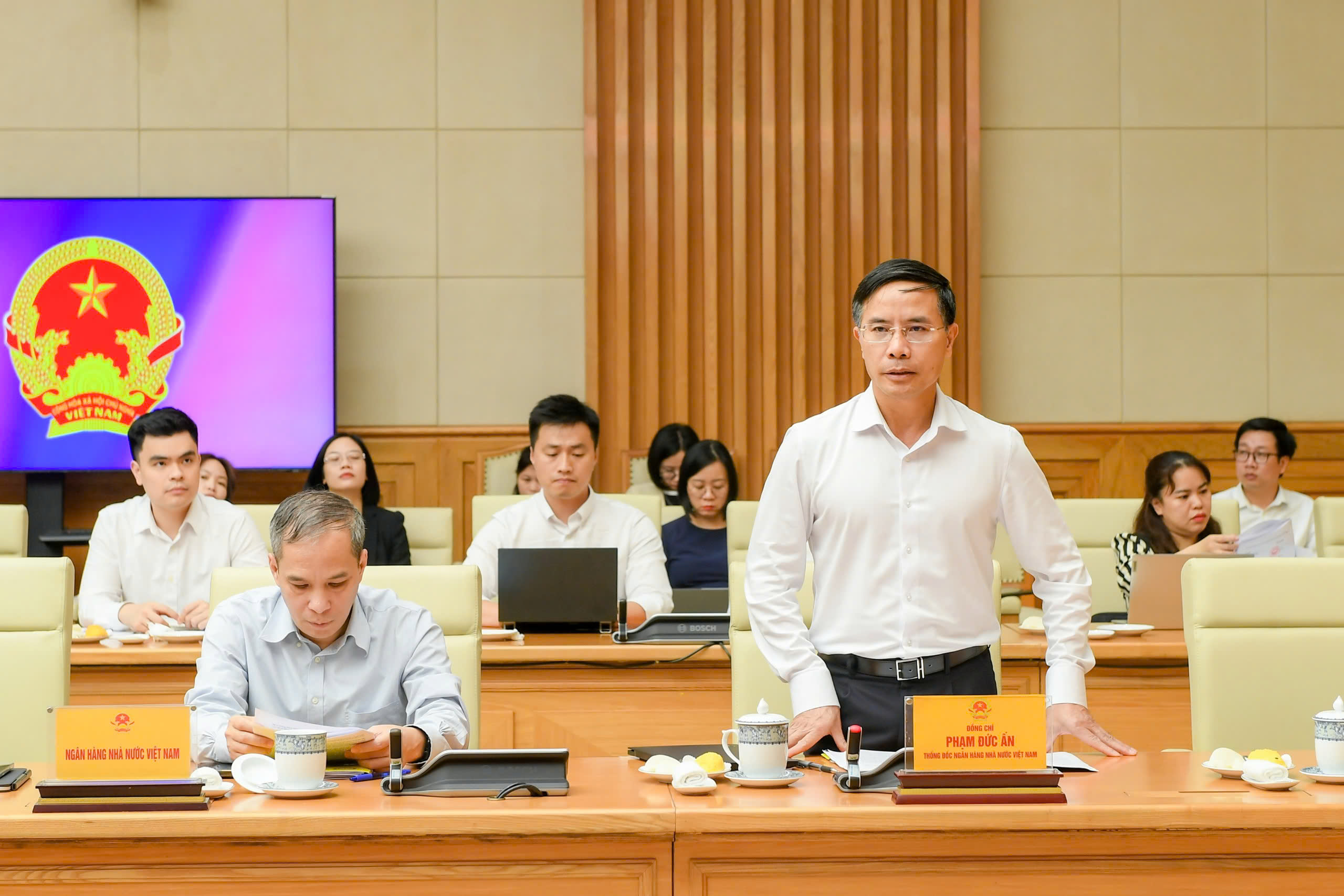 Thống đốc NHNN Phạm Đức Ấn phát biểu tại cuộc họp