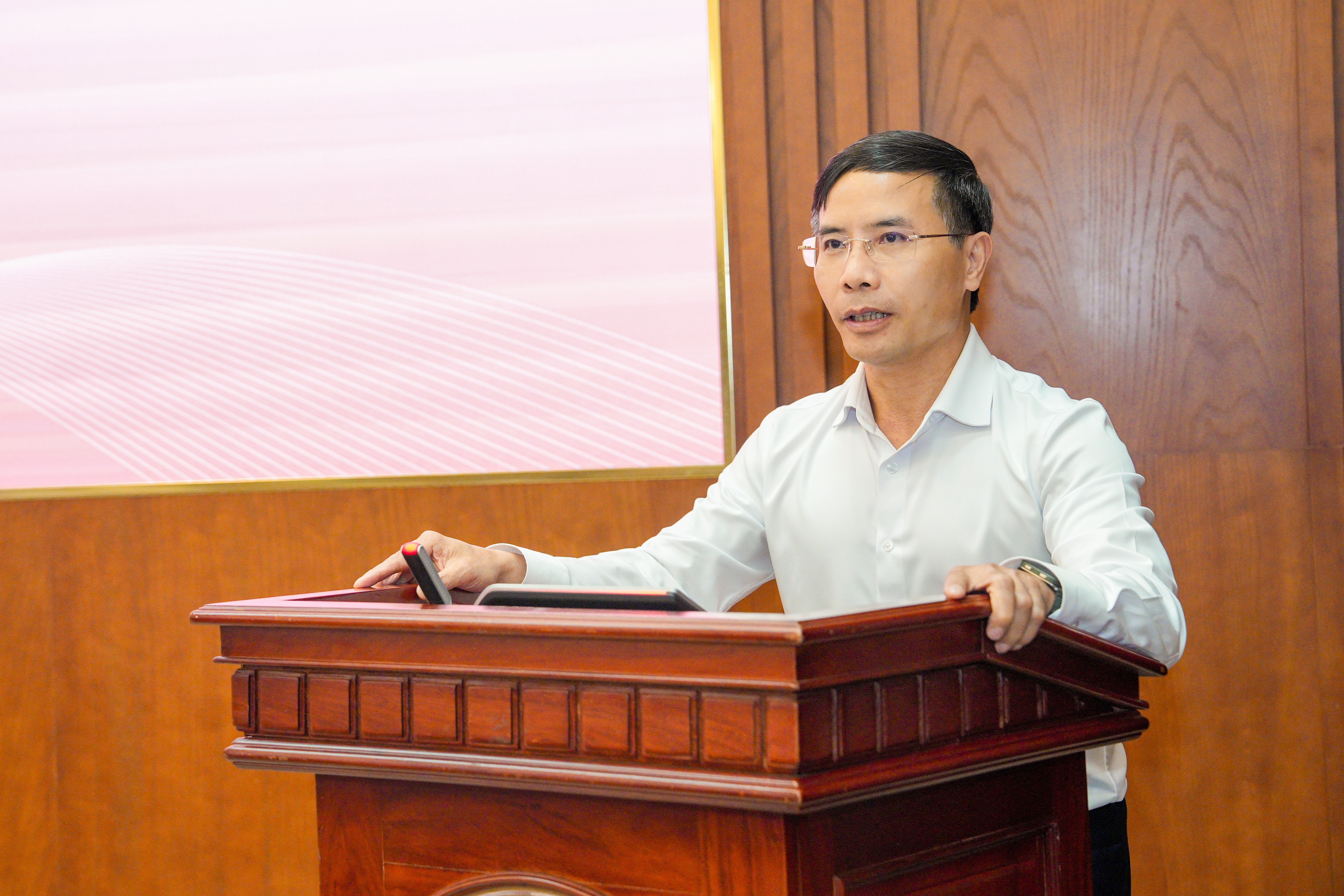 Đồng chí Phạm Đức Ấn - Ủy viên Ban Chấp hành Trung ương Đảng, Thống đốc NHNN phát biểu tại buổi gặp mặt