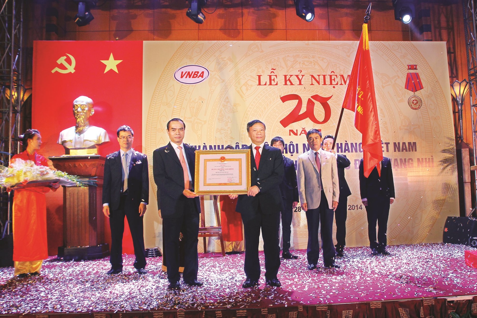Kỷ niệm 20 năm thành lập, Hiệp hội Ngân hàng Việt Nam vinh dự đón nhận Huân chương Lao động hạng Nhì của Nhà nước trao tặng (tháng 10/2014)