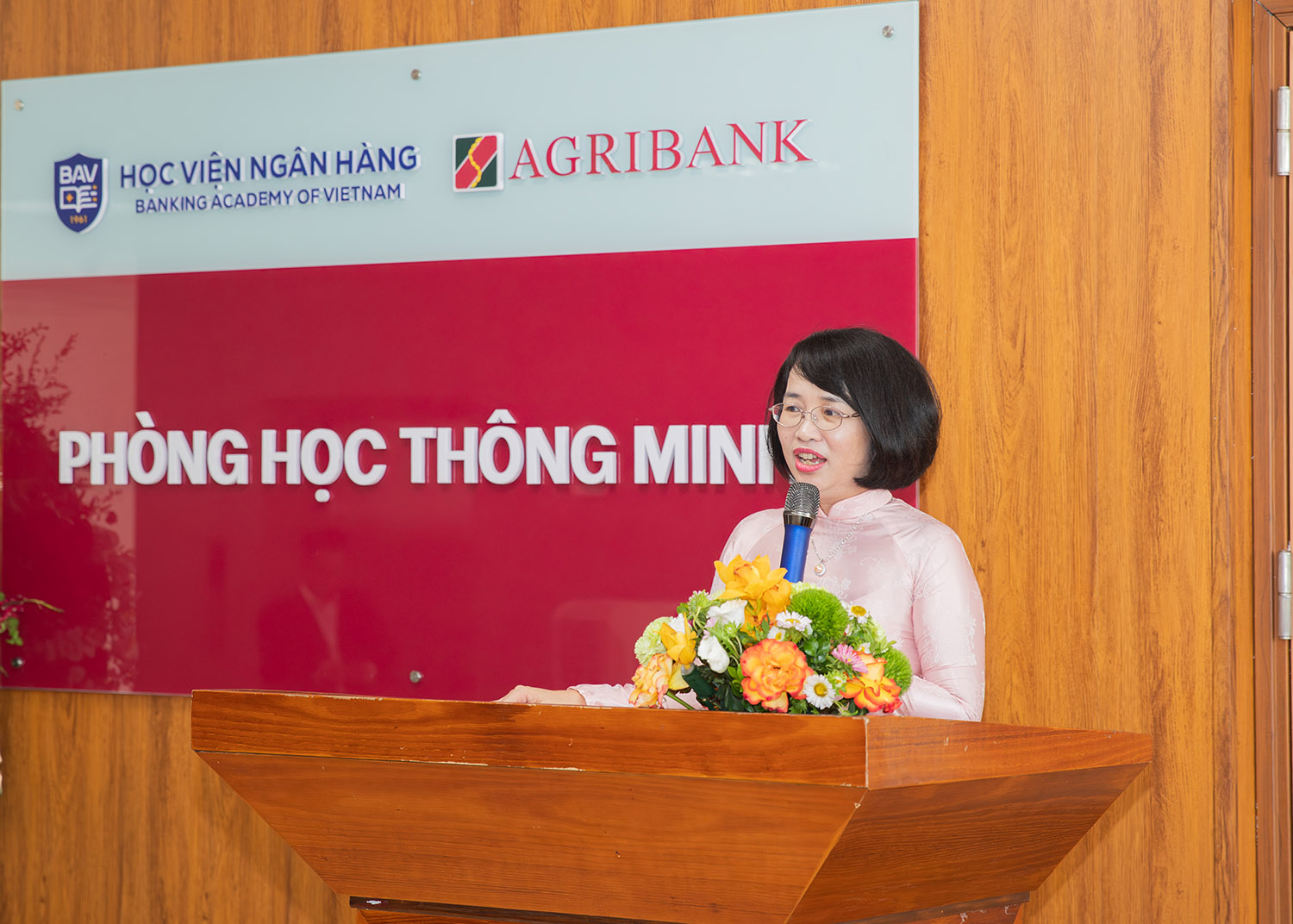PGS.TS Phạm Thị Hoàng Anh - Phó Giám đốc Thường trực Học viện Ngân hàng phát biểu khai mạc buổi lễ