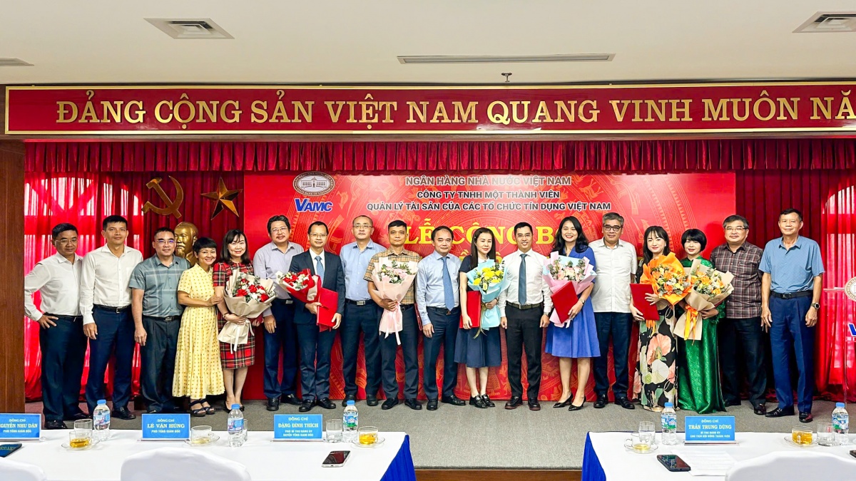 Ban lãnh đạo VAMC chúc mừng các cán bộ được điều động, bổ nhiệm