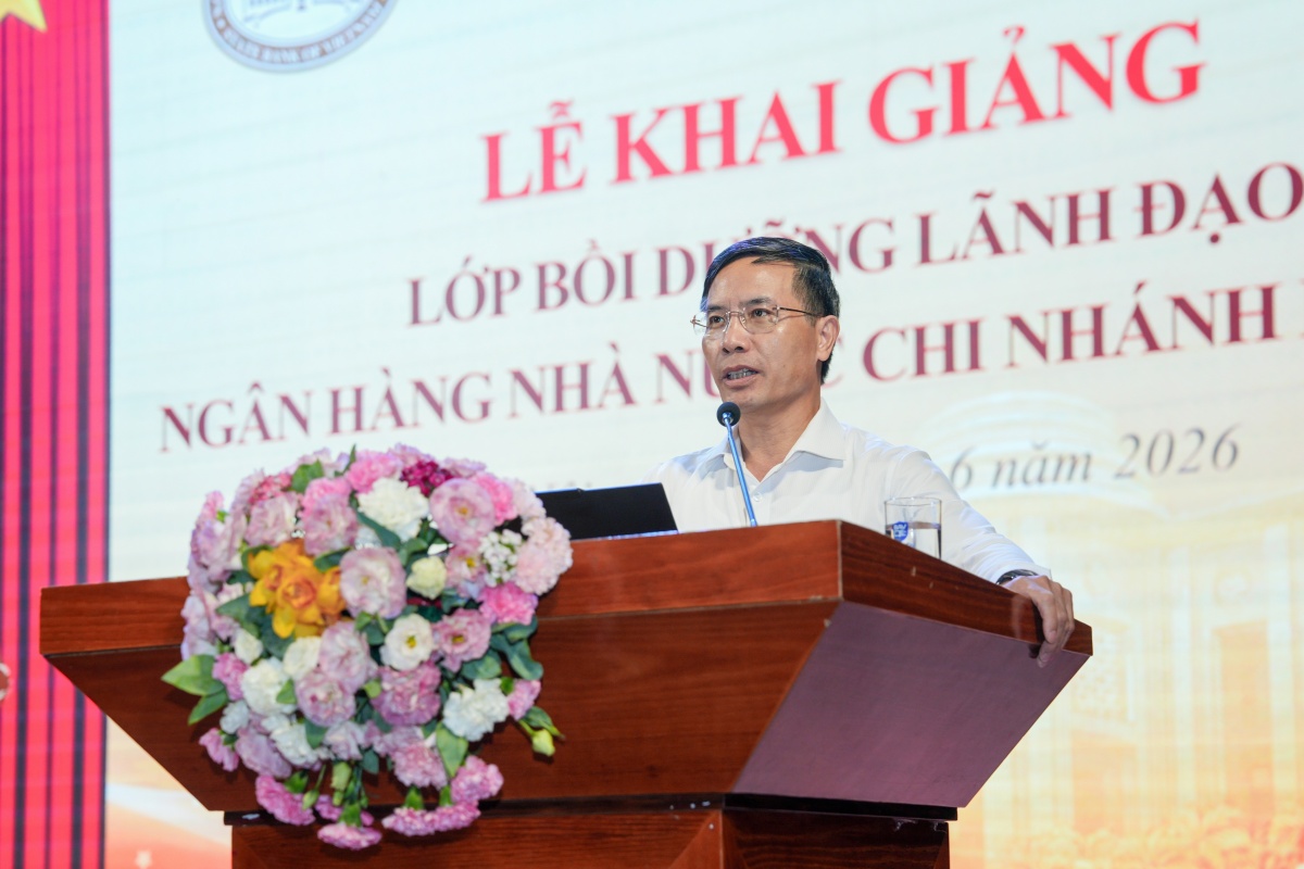 Đồng chí Phạm Đức Ấn, Ủy viên Ban Chấp hành Trung ương Đảng, Bí thư Đảng ủy, Thống đốc NHNN phát biểu tại Lễ khai giảng