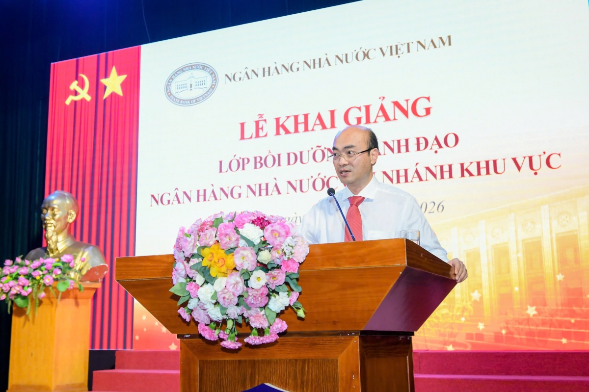 Đồng chí Tạ Thành Long, Giám đốc NHNN chi nhánh Khu vực 12 phát biểu tại buổi lễ