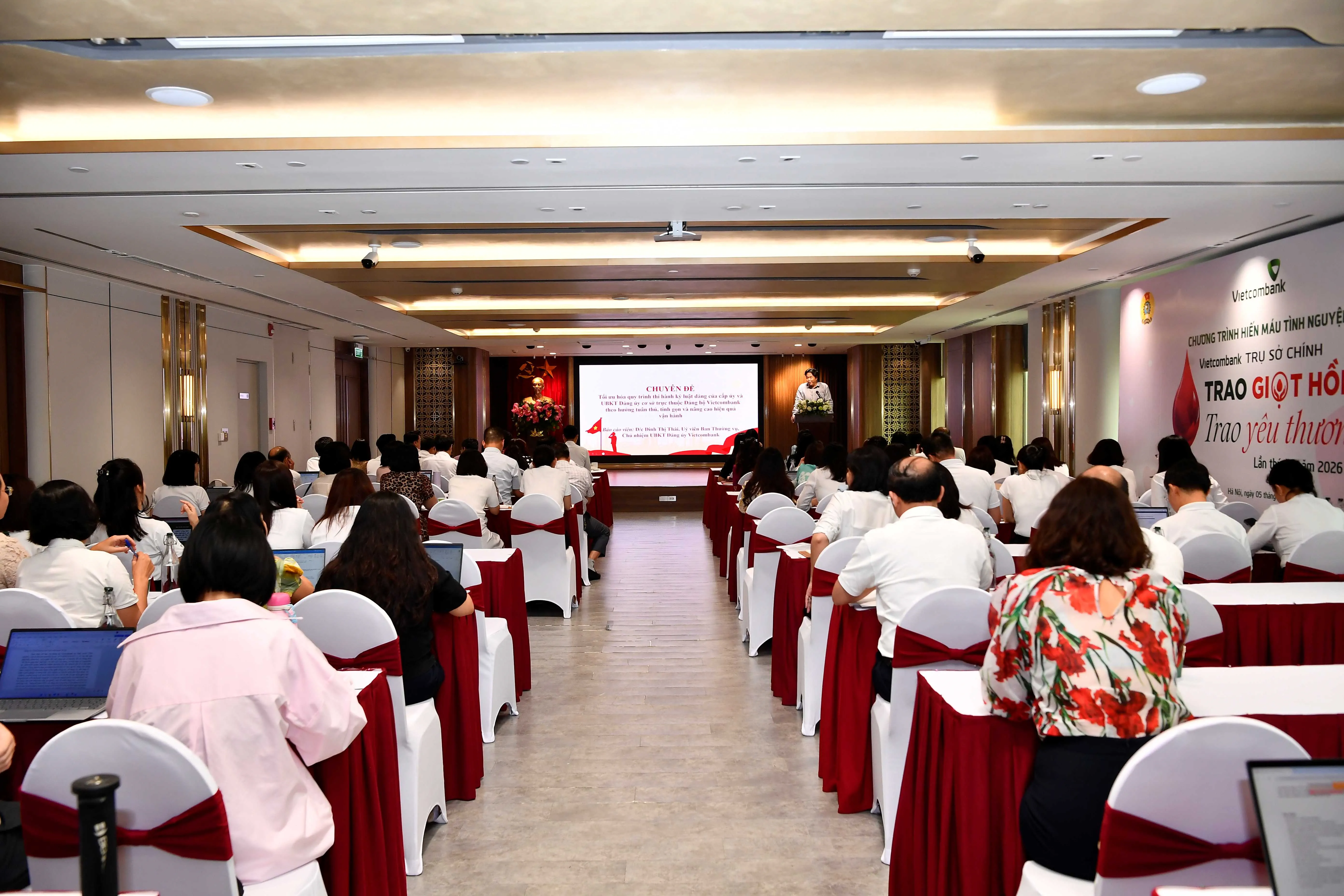 Toàn cảnh chương trình tập huấn nghiệp vụ về Quy trình thi hành kỷ luật đảng của cấp ủy, Ủy ban Kiểm tra Đảng ủy cơ sở ngày 05/6/2026 tại Trụ sở chính Vietcombank