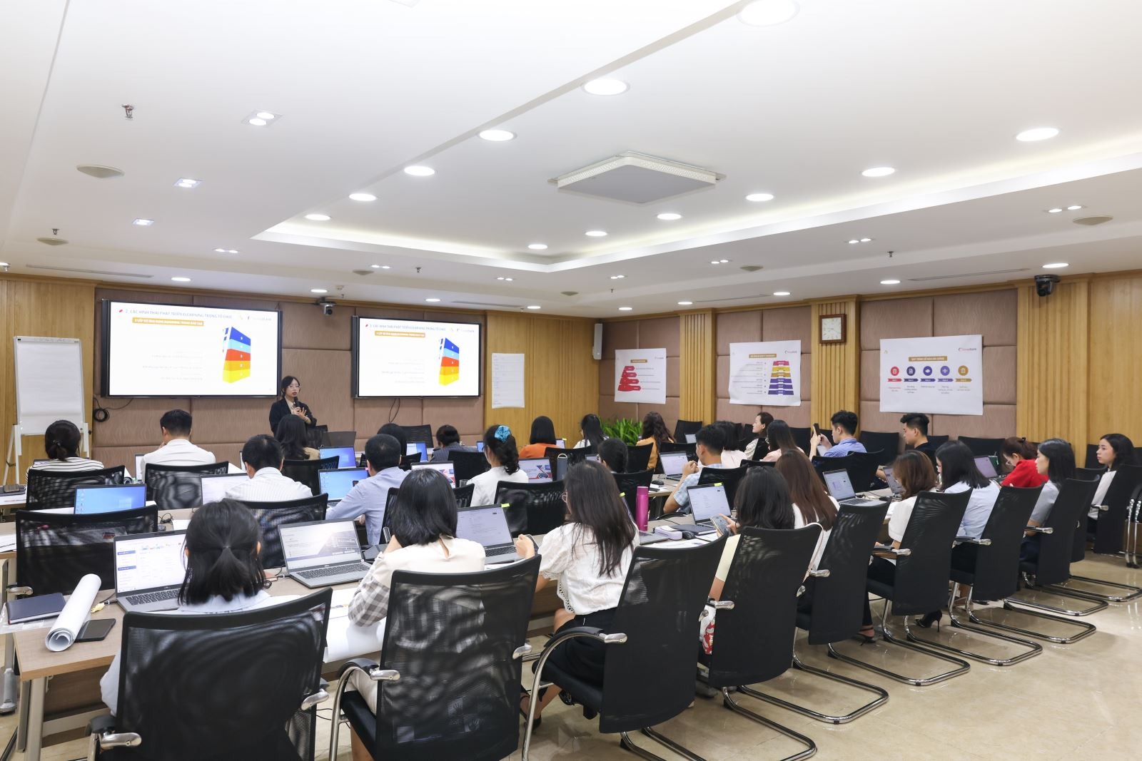 Các cán bộ, nhân viên Co-opBank tham gia chương trình đào tạo huấn luyện xây dựng bài giảng eLearning, góp phần nâng cao chất lượng và hình thức đào tạo trên toàn hệ thống