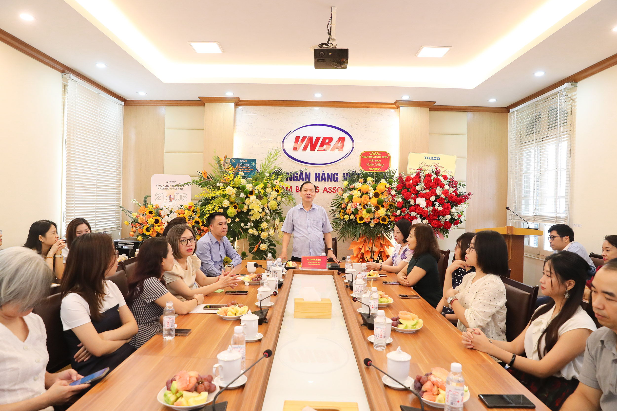 Phó Chủ tịch kiêm Tổng Thư ký Đào Minh Tú gặp mặt, chúc mừng đội ngũ báo chí, truyền thông VNBA nhân kỷ niệm 101 năm Ngày Báo chí Cách mạng Việt Nam
