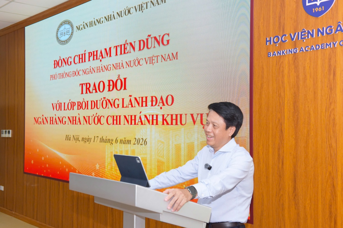 Phó Thống đốc NHNN Phạm Tiến Dũng chia sẻ định hướng ứng dụng công nghệ và chuyển đổi số ngành Ngân hàng tại lớp bồi dưỡng
