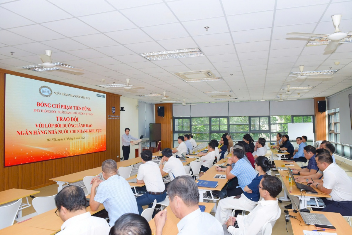 Các học viên được tiếp thu, lắng nghe nhiều kinh nghiệm thực tiễn từ Phó Thống đốc Phạm Tiến Dũng