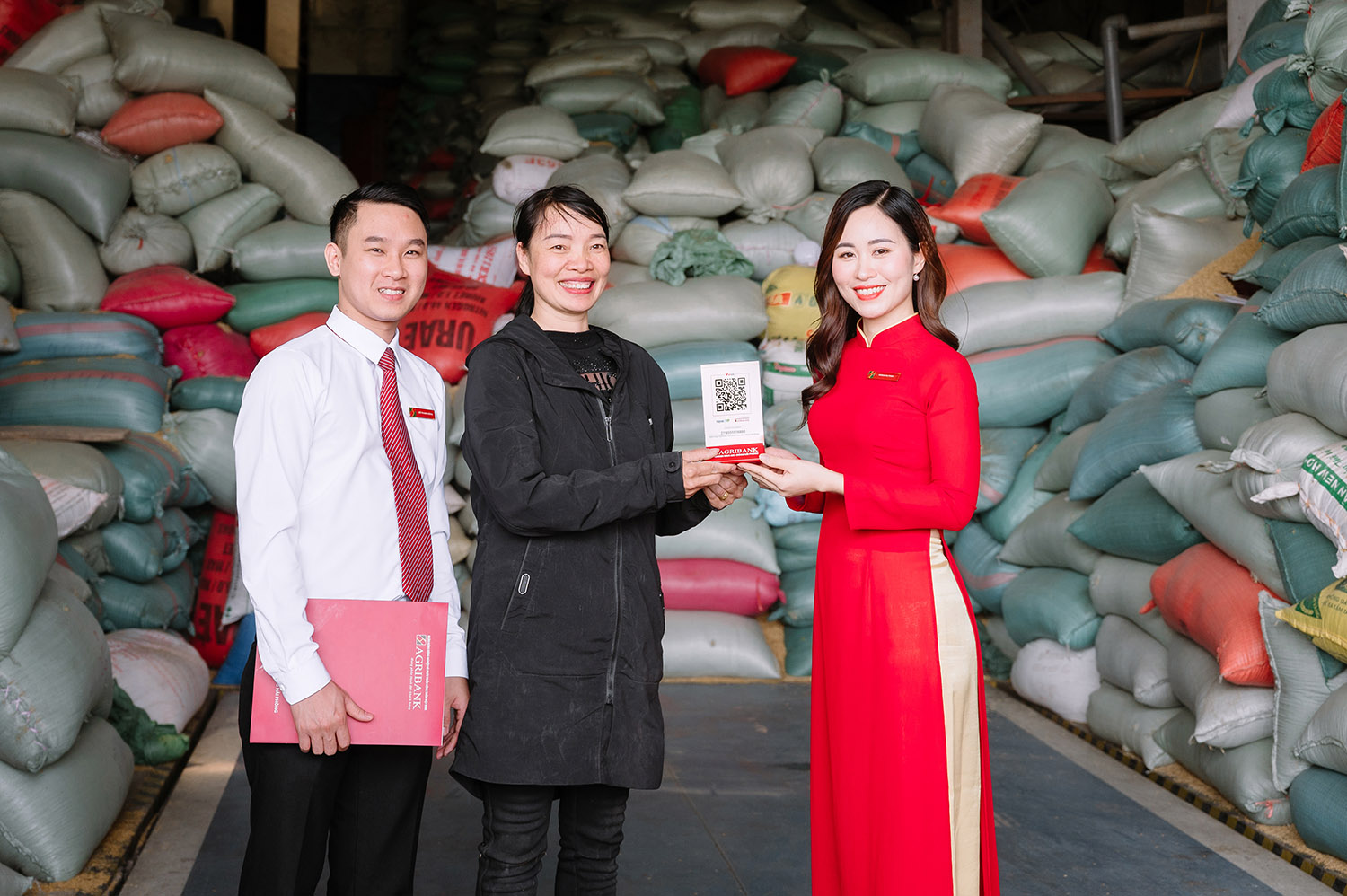 Thông qua các tổ vay vốn, Agribank đã và đang đồng hành cùng hành trình vươn lên của biết bao phụ nữ trên khắp mọi miền Tổ quốc