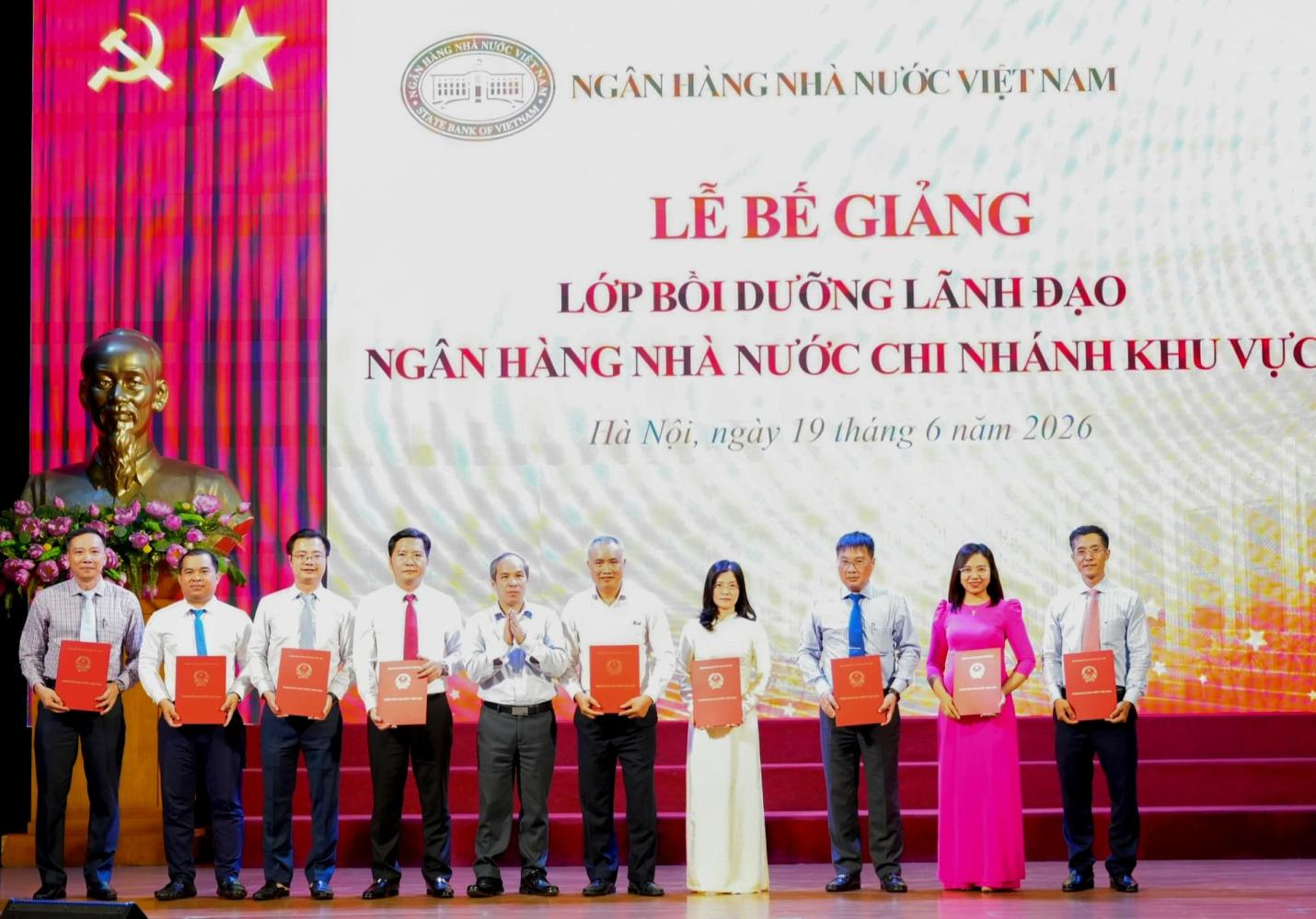 Học viên có thành tích xuất sắc đã được biểu dương tại Lễ bế giảng