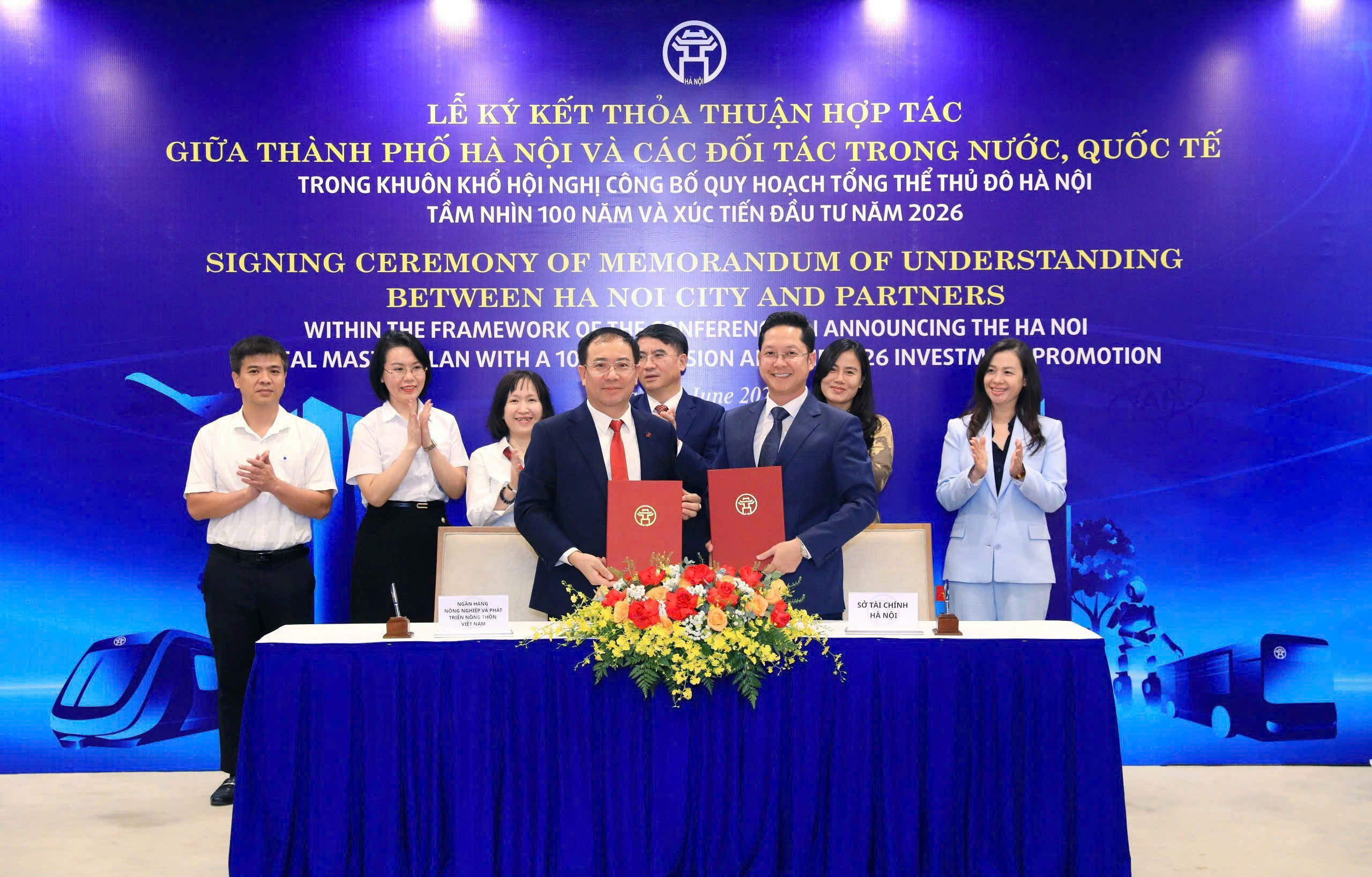 Đồng chí Đoàn Ngọc Lưu - Phó Tổng Giám đốc Agribank và Sở Tài chính Hà Nội ký kết Biên bản ghi nhớ hợp tác, mở rộng cơ chế phối hợp trong nghiên cứu và phát triển các kênh huy động vốn trung, dài hạn phục vụ các dự án hạ tầng chiến lược của Thủ đô