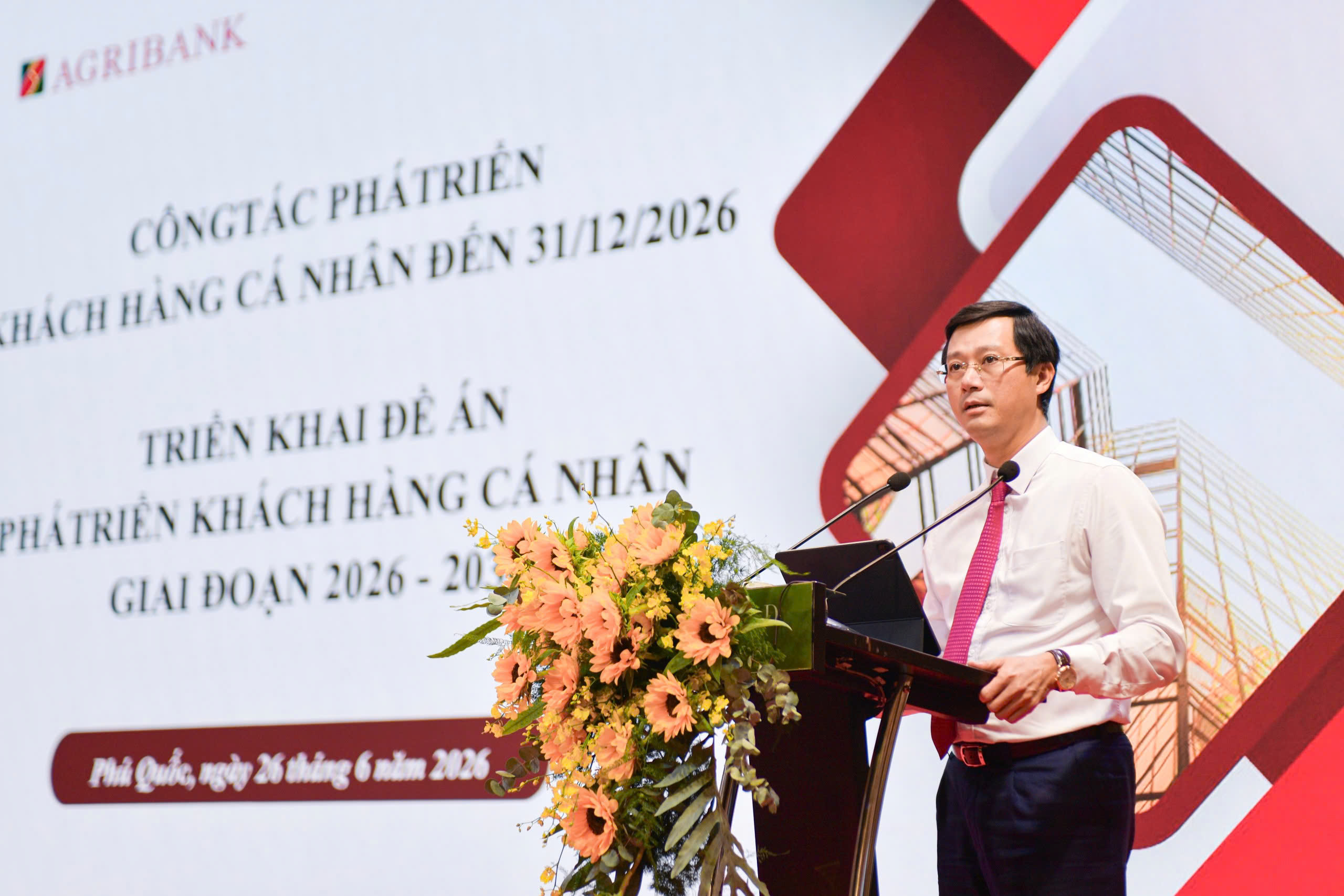 Đồng chí Đỗ Đức Thành - Phó Tổng Giám đốc phát biểu ý kiến tại Hội nghị