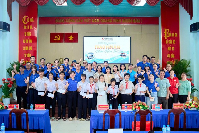 VietABank tích cực hướng đến cộng đồng với các chương trình thiện nguyện cho các em học sinh và người dân có hoàn cảnh khó khăn