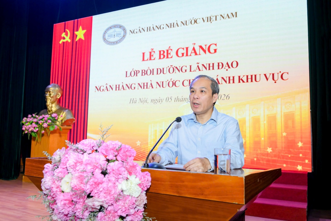 Phó Thống đốc Thường trực Đoàn Thái Sơn phát biểu bế giảng lớp học