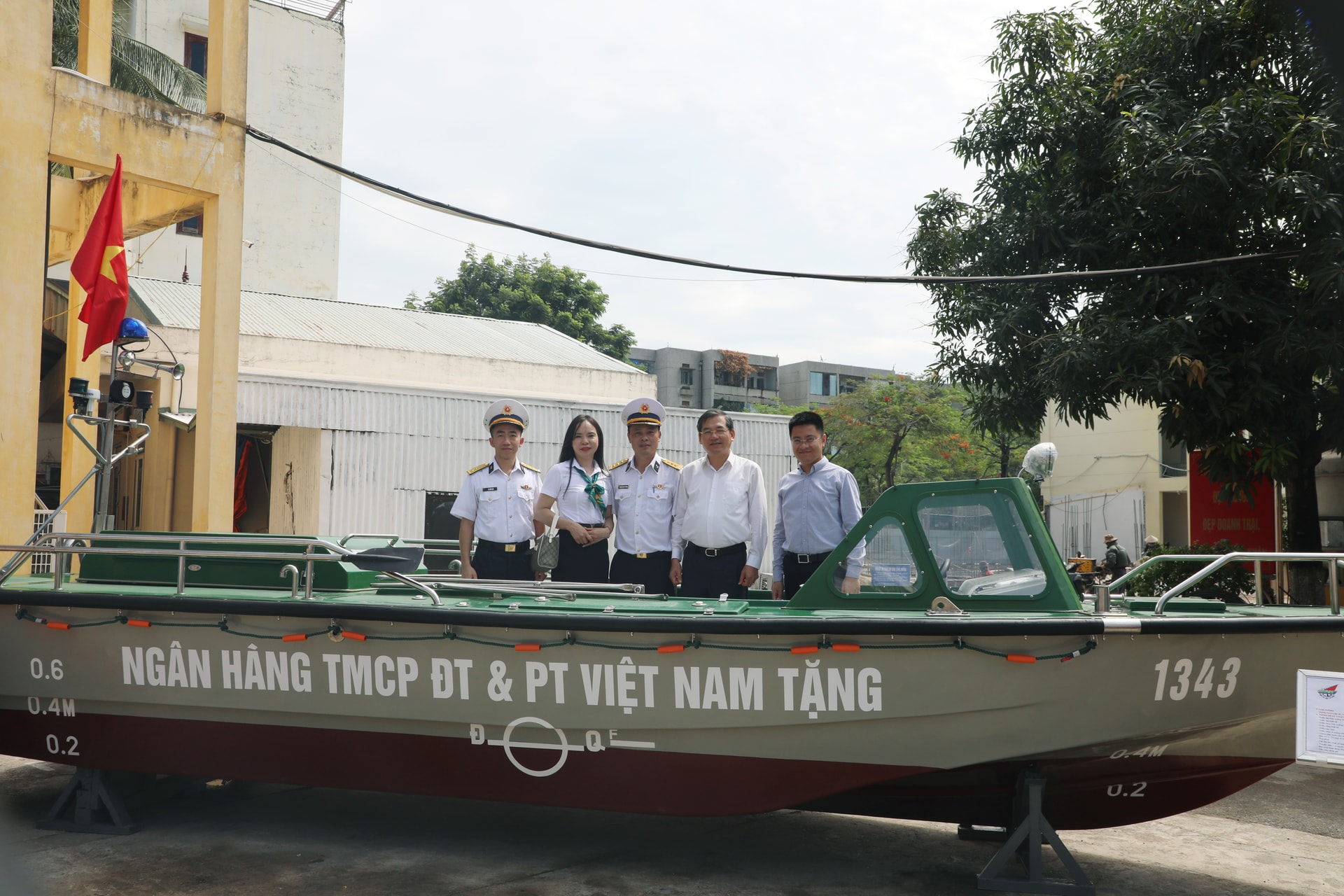 xuồng CQ-01