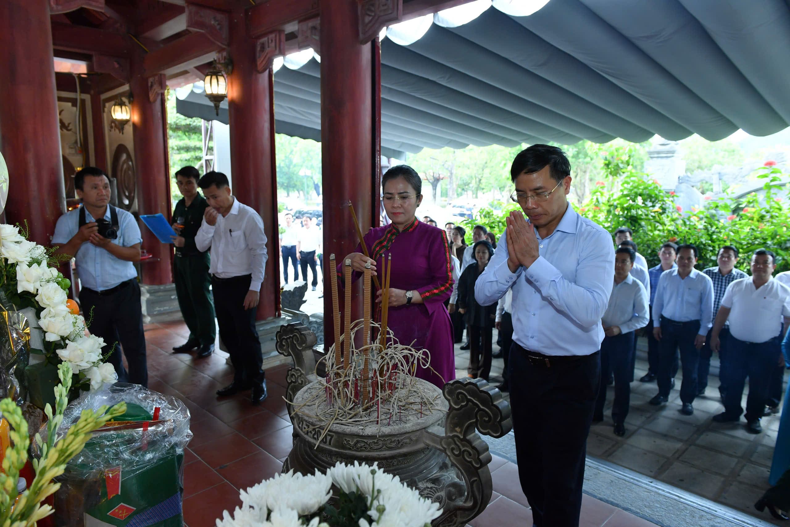 Thống đốc Phạm Đức Ấn thành kính dâng hương tại Khu di tích lịch sử Quốc gia Truông Bồn