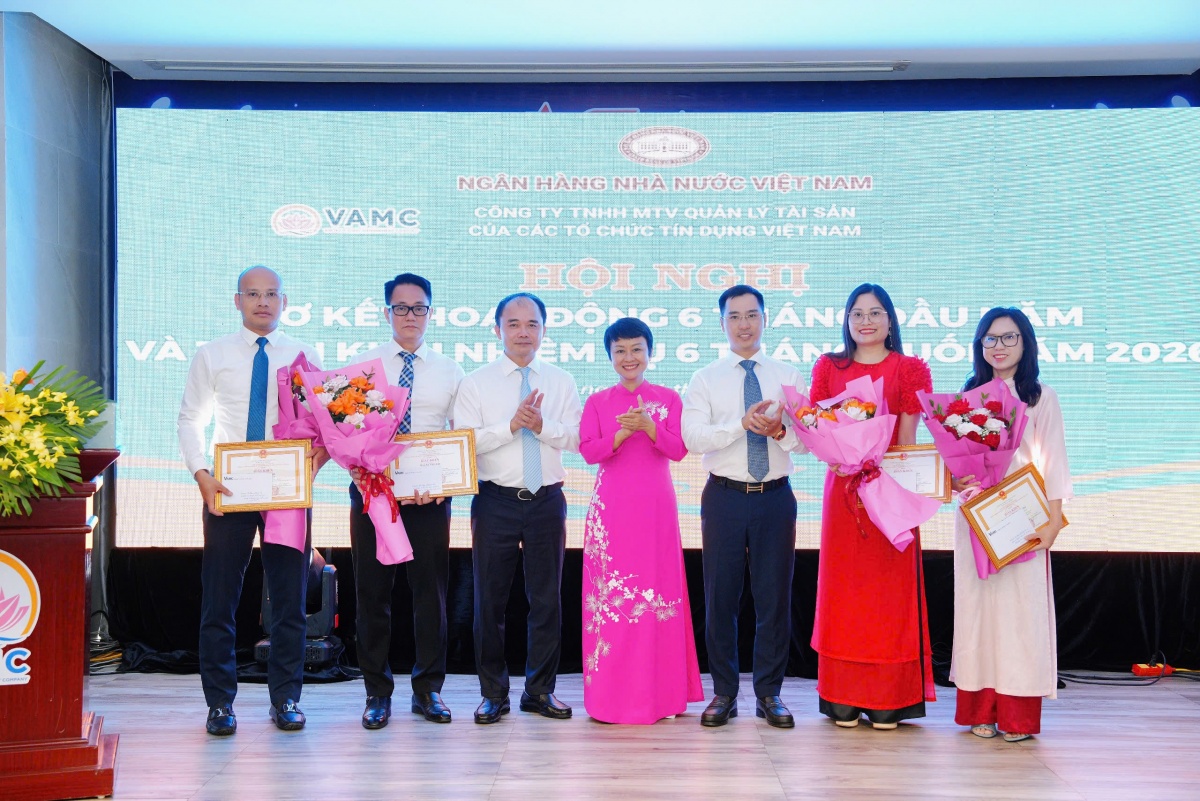 Một số tập thể, cá nhân đạt danh hiệu khen thưởng của Ngân hàng Nhà nước và VAMC