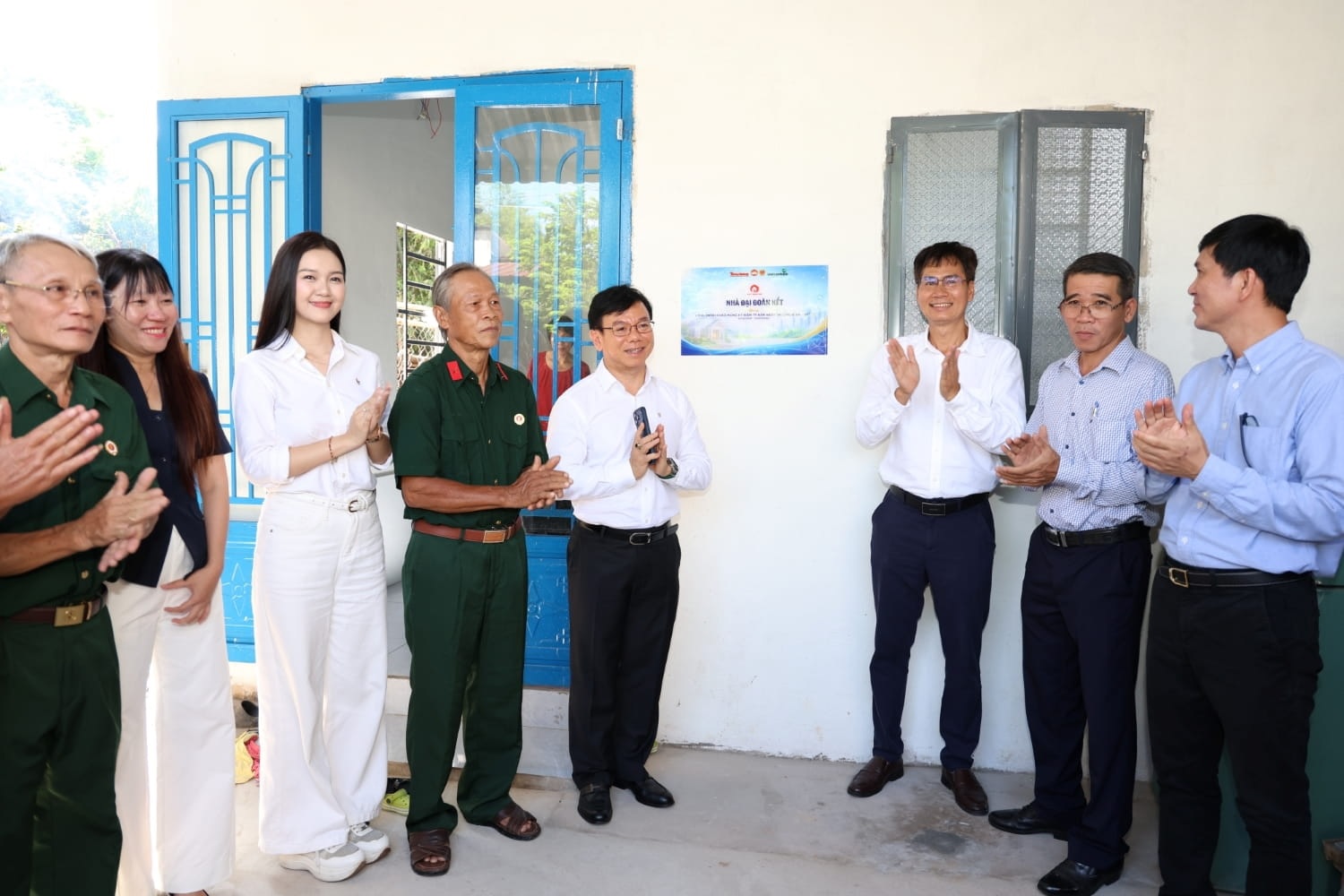 nhà tình nghĩa