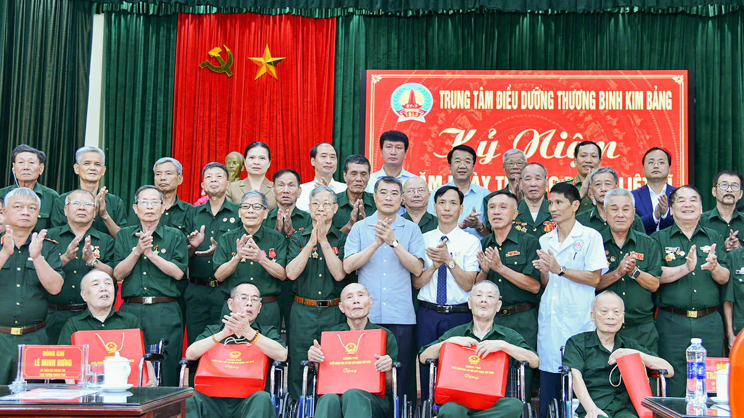 Agribank tham gia đoàn công tác của Thủ tướng Lê Minh Hưng đến thăm và tặng quà thương, bệnh binh tại Ninh Bình