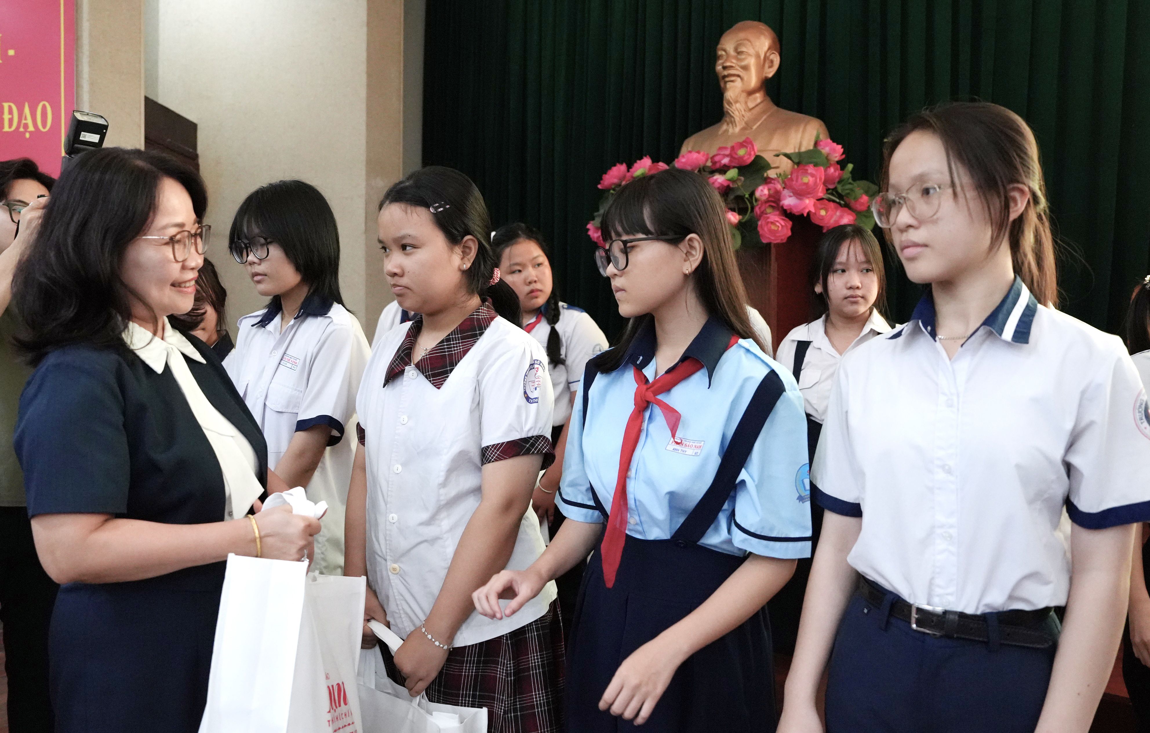 học bổng