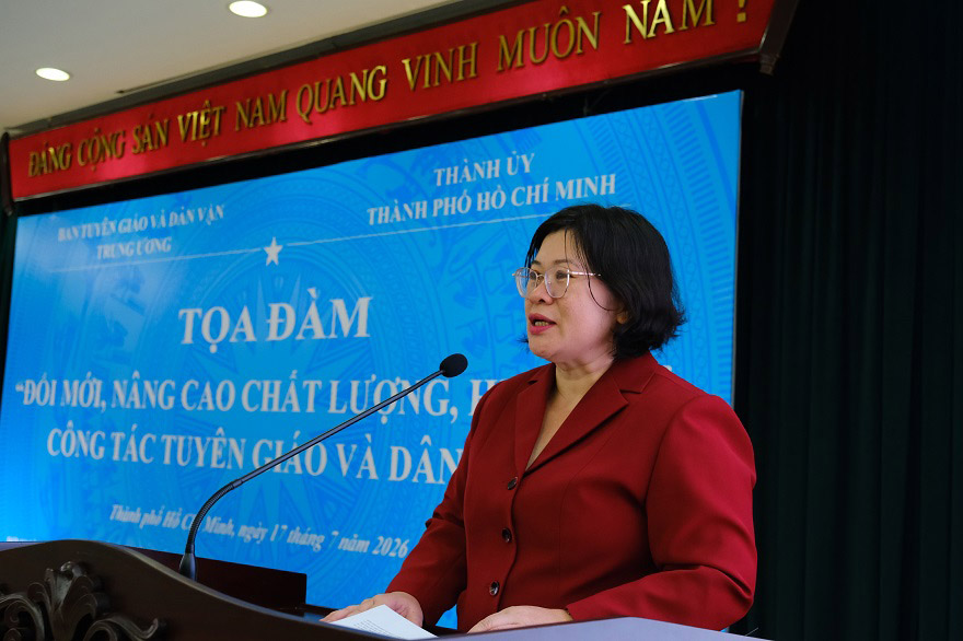 Đồng chí Văn Thị Bạch Tuyết - Phó Bí thư Thành ủy Thành phố Hồ Chí Minh phát biểu khai mạc Tọa đàm