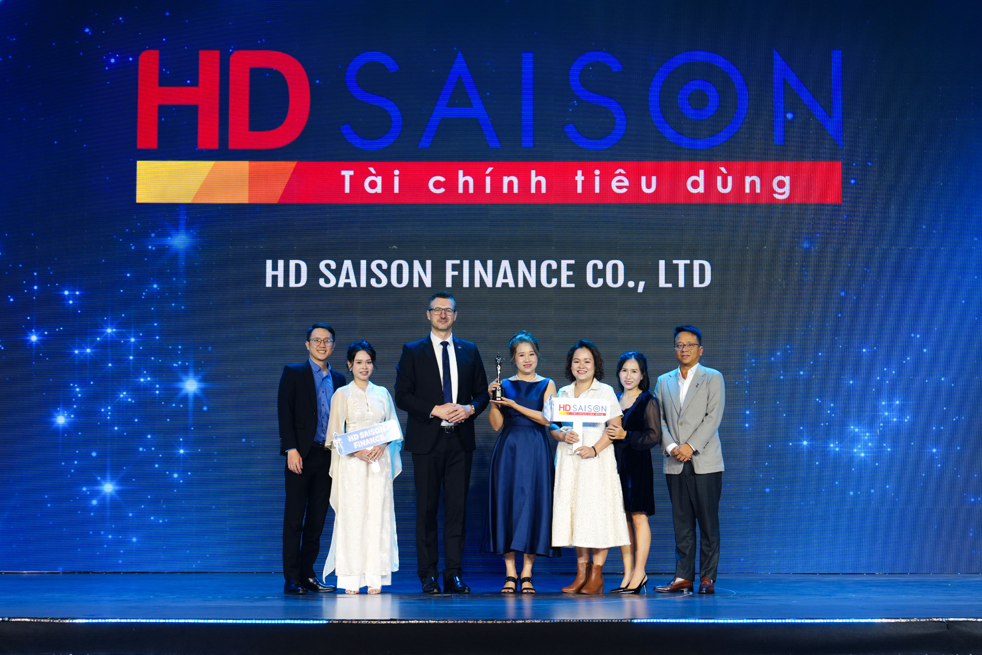 HD SAISON được HR Asia Awards 2026 trao tặng giải thưởng “Nơi làm việc tốt nhất Châu Á” và “Doanh nghiệp dẫn đầu công nghệ” (Ảnh: BTC)