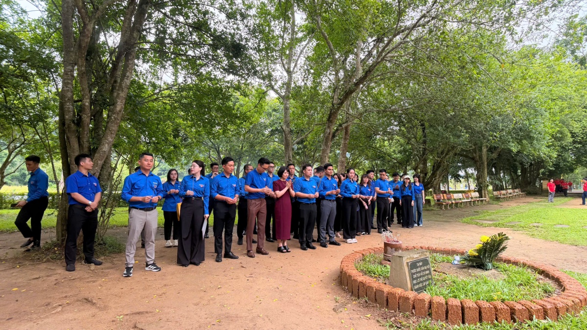 Những địa danh như đình Tân Trào, lán Nà Nưa, cây đa Tân Trào... đã giúp đoàn viên hiểu thêm về những quyết sách lịch sử làm nên thắng lợi của dân tộc